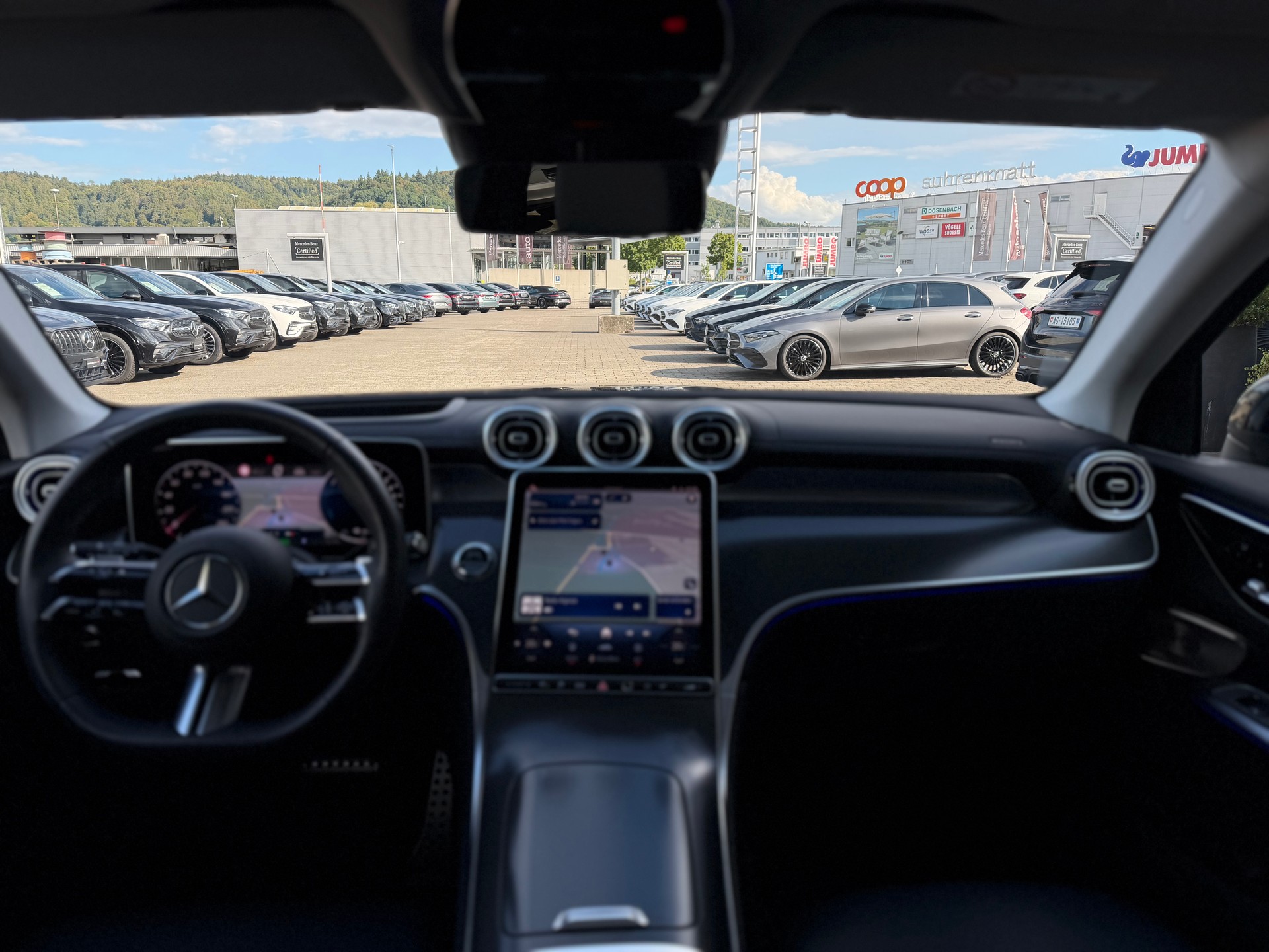 MERCEDES-BENZ GLC 300 e AMG Line 4Matic 9G-Tronic-image-4