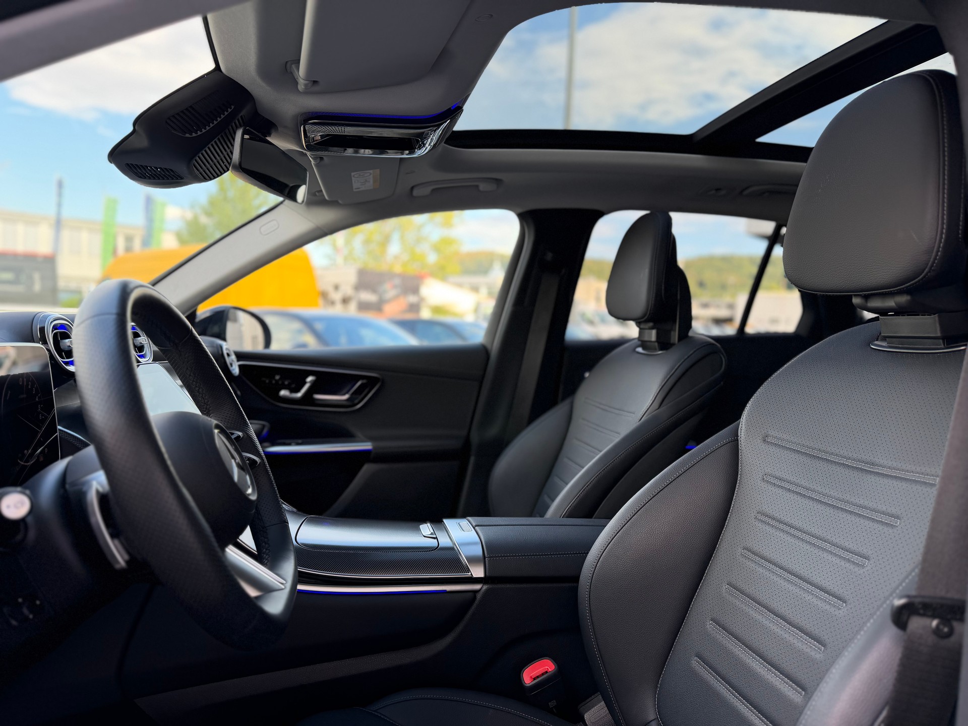 MERCEDES-BENZ GLC 300 e AMG Line 4Matic 9G-Tronic-image-5