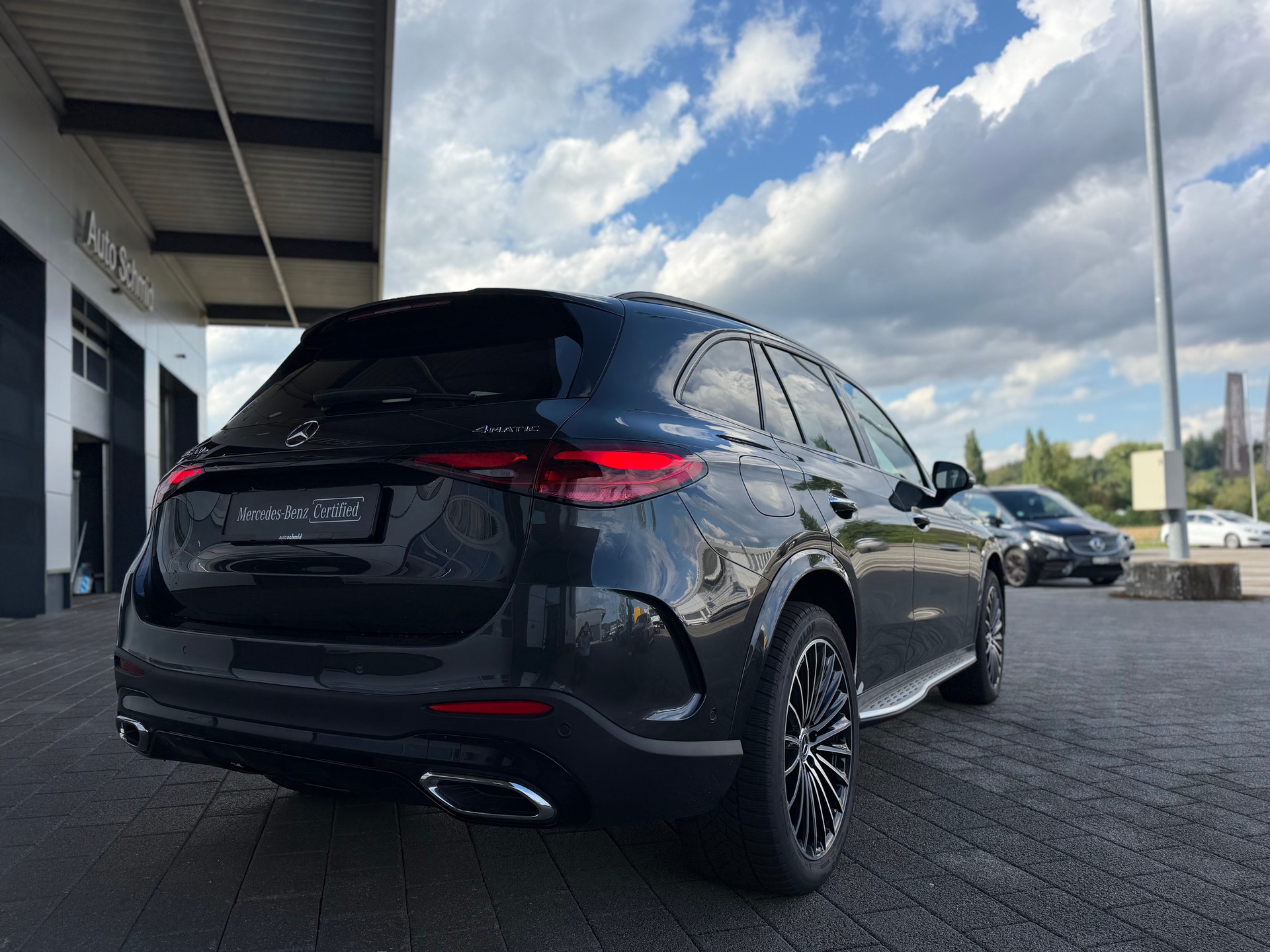 MERCEDES-BENZ GLC 300 e AMG Line 4Matic 9G-Tronic-showroom-element-1