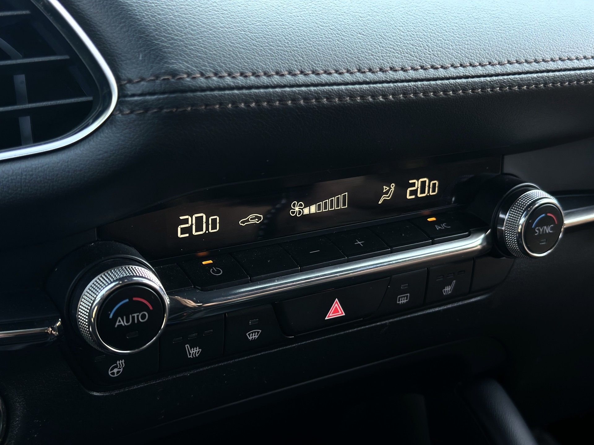 MAZDA 3 Hatchback SKYACTIV-X MHybrid 186 Homura AWD Automat-image-16