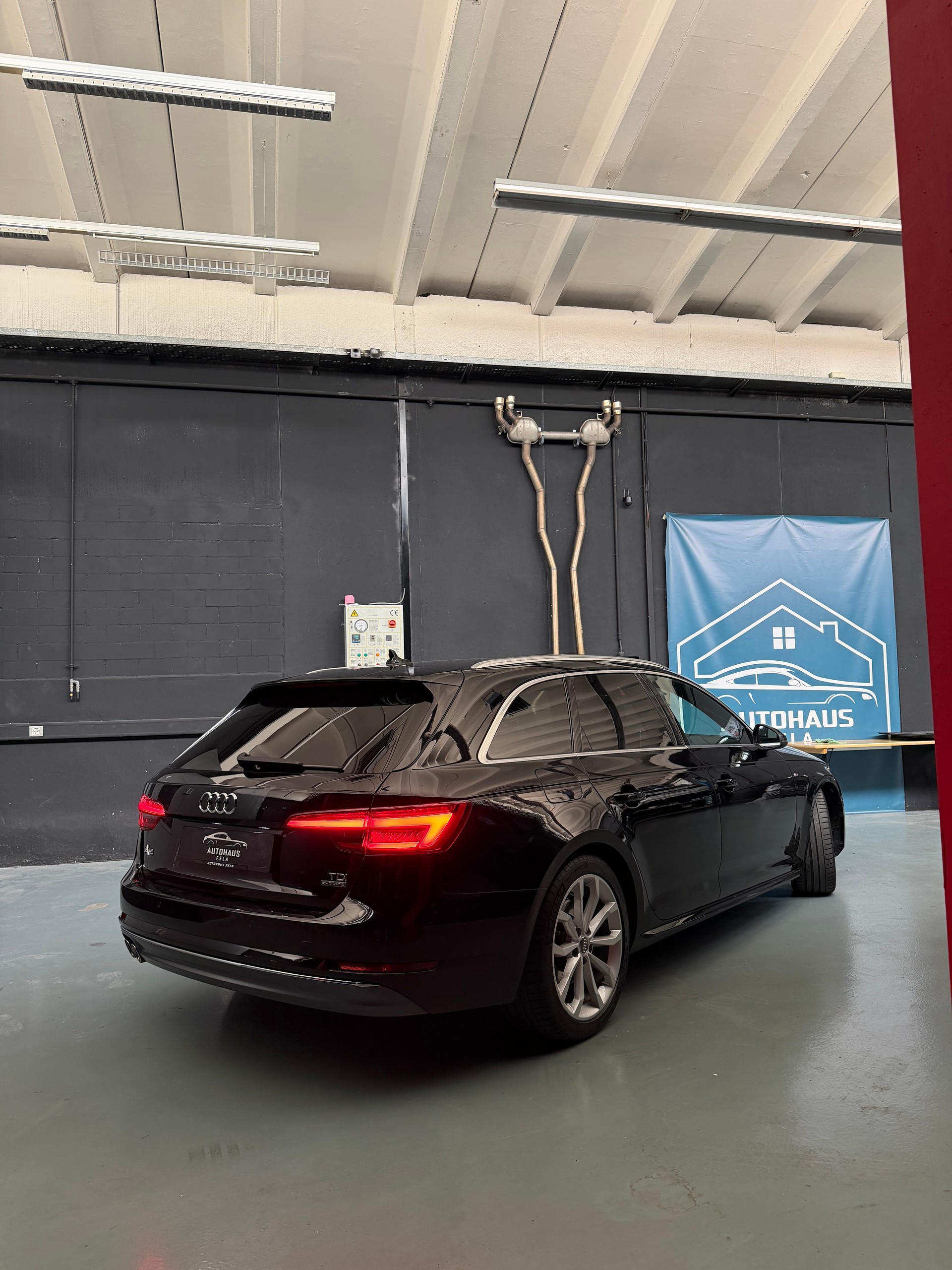 AUDI A4 Avant 2.0 TDI Sport quattro S-tronic-image-1