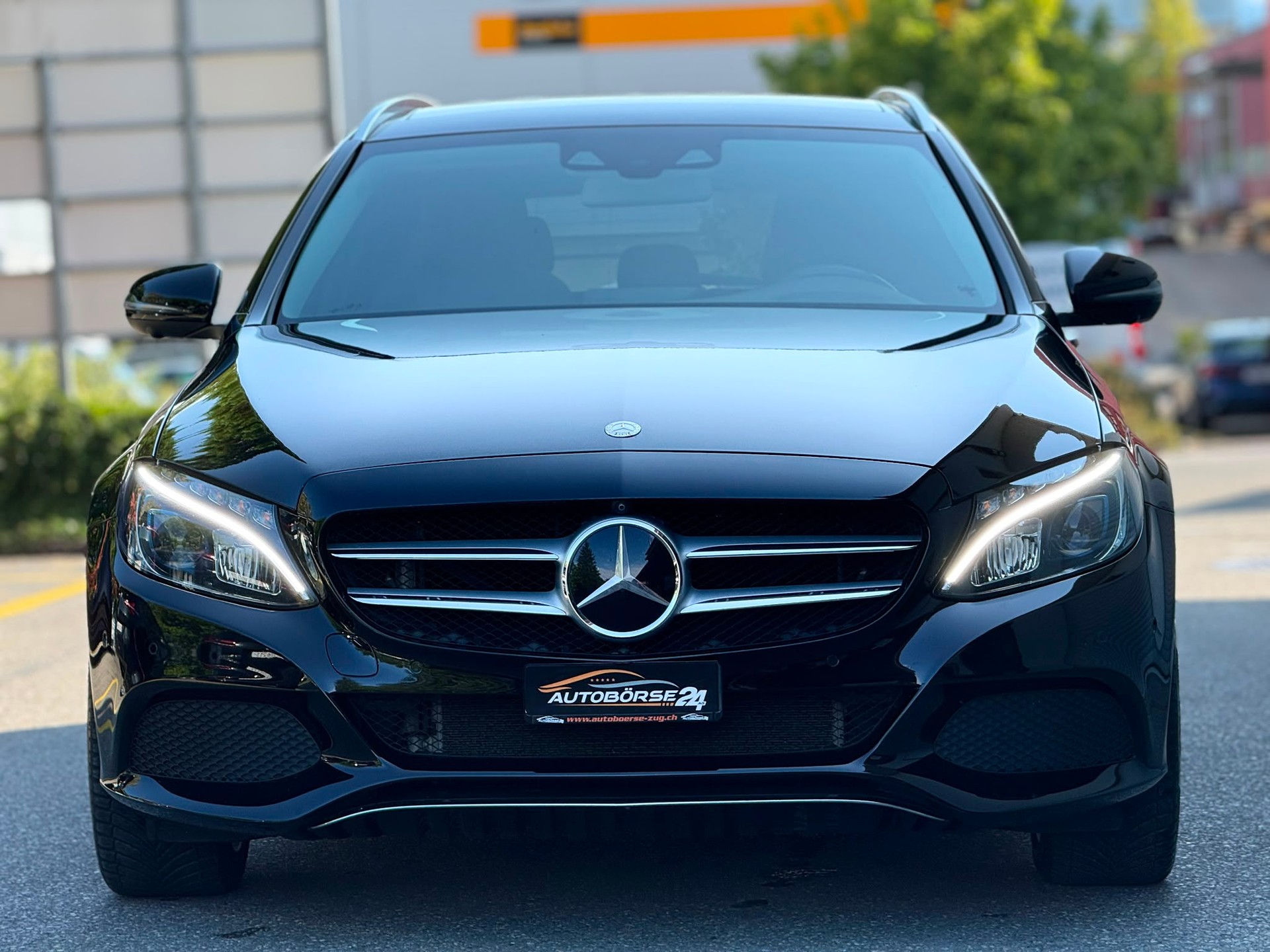 MERCEDES-BENZ C 350 e Avantgarde Kombi-showroom-element-2