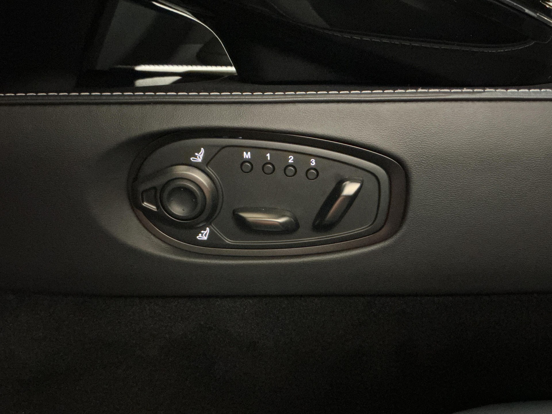 ASTON MARTIN V8 Vantage Coupé 4.0 S V8 Bi-Turbo-image-21
