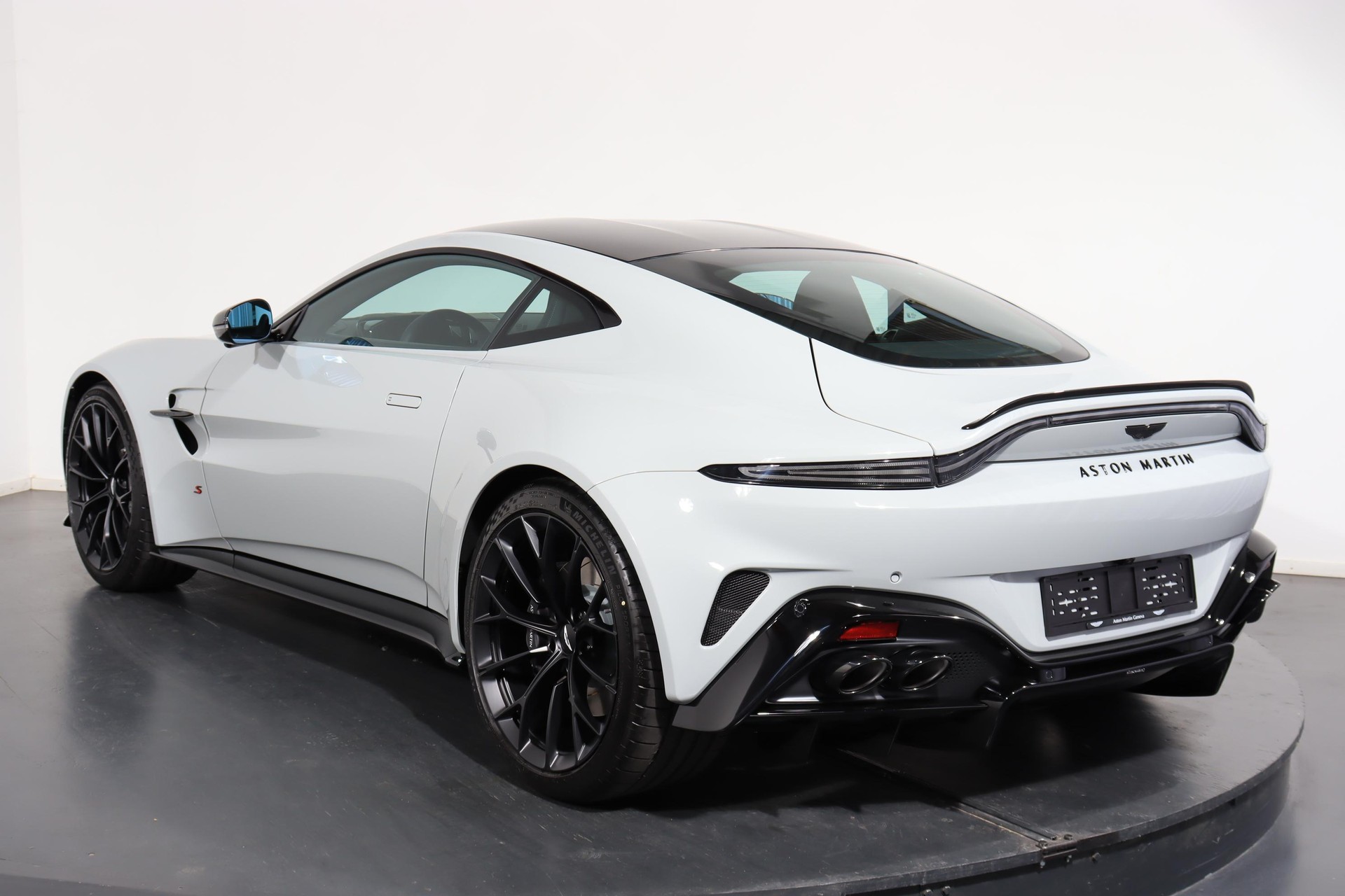ASTON MARTIN V8 Vantage Coupé 4.0 S V8 Bi-Turbo-image-4