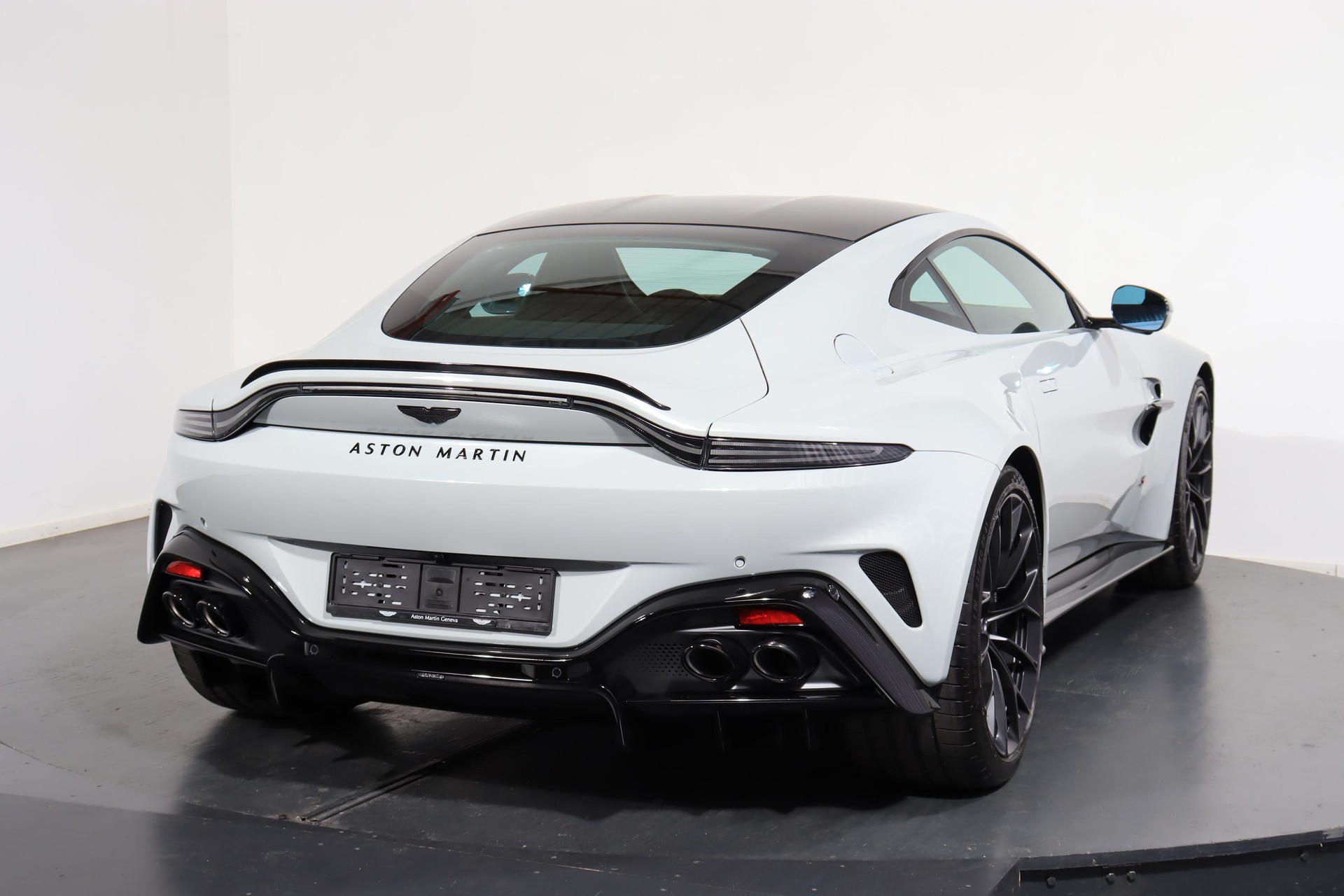 ASTON MARTIN V8 Vantage Coupé 4.0 S V8 Bi-Turbo-image-5