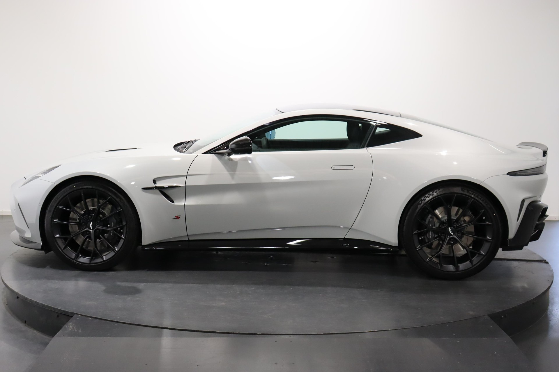 ASTON MARTIN V8 Vantage Coupé 4.0 S V8 Bi-Turbo-showroom-element-1
