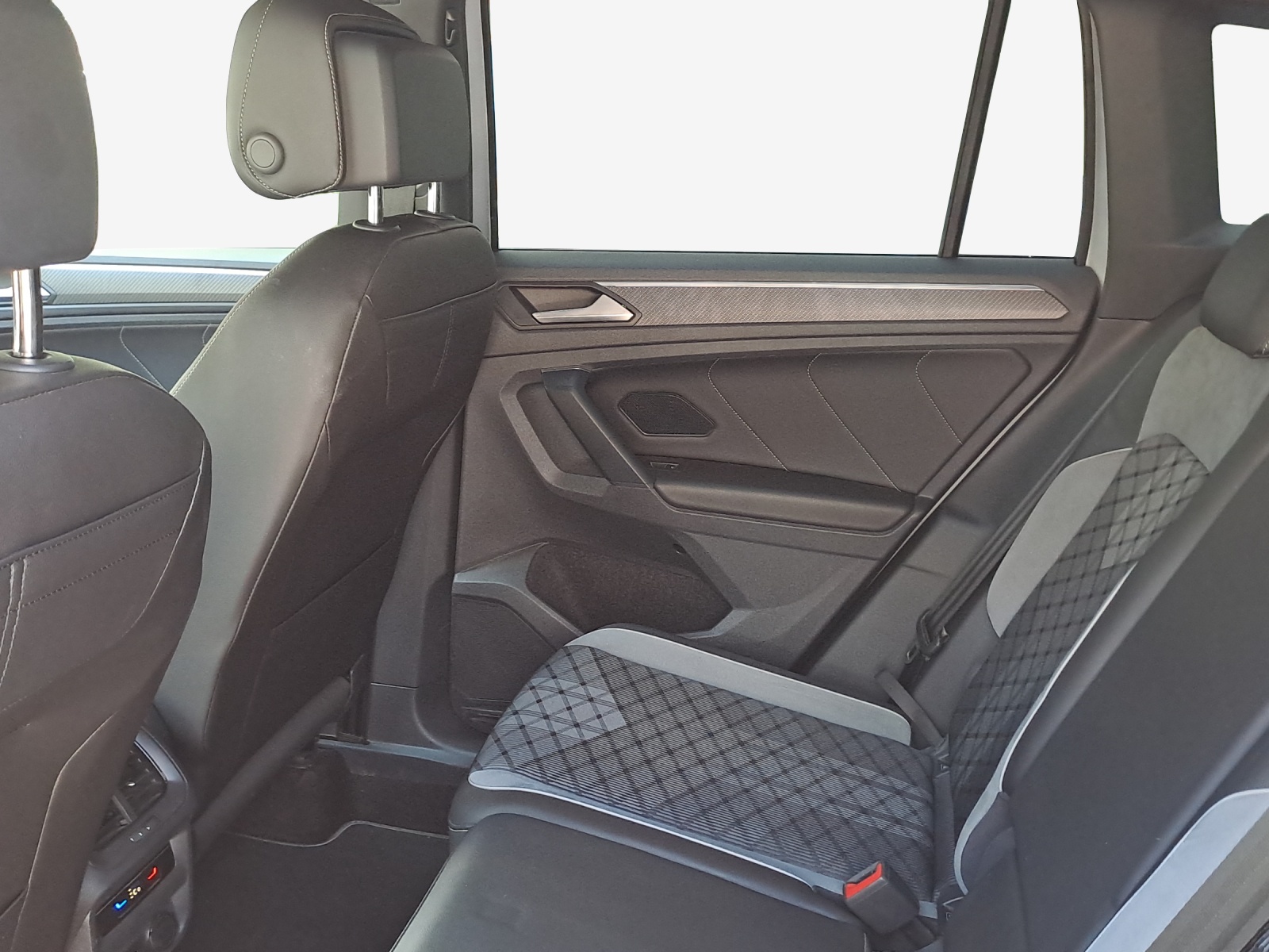 VW Tiguan 1.4TSI PHEV R-Line DSG-image-11