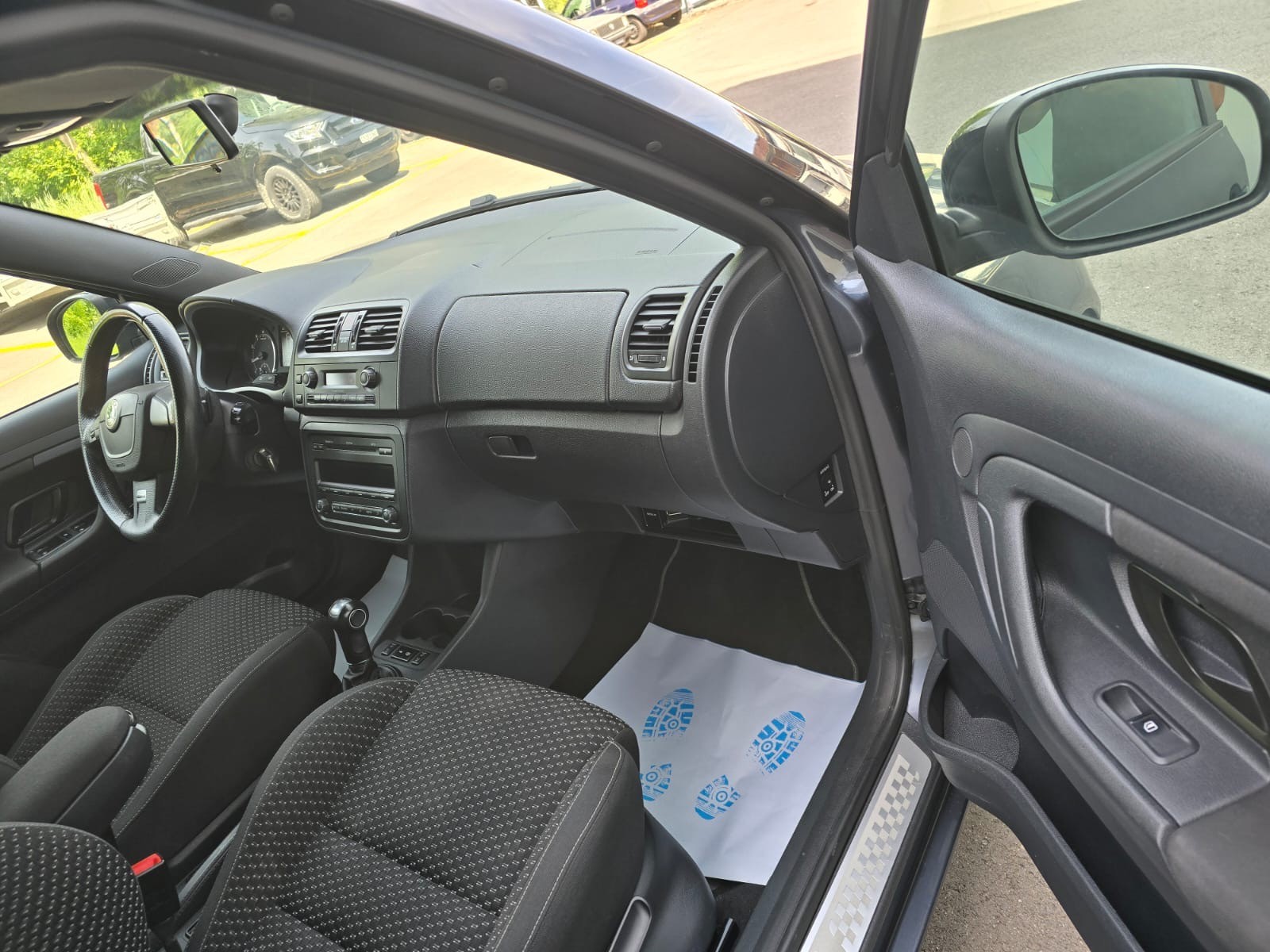 SKODA Fabia 1.4 TSI RS DSG-image-2