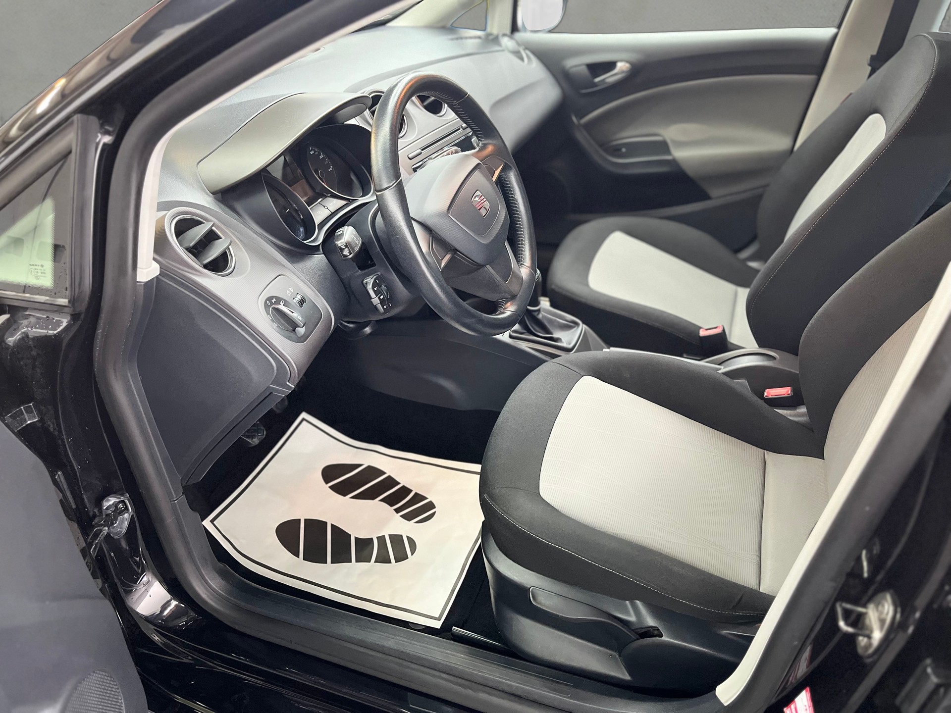 SEAT Ibiza 1.4 Style-image-8