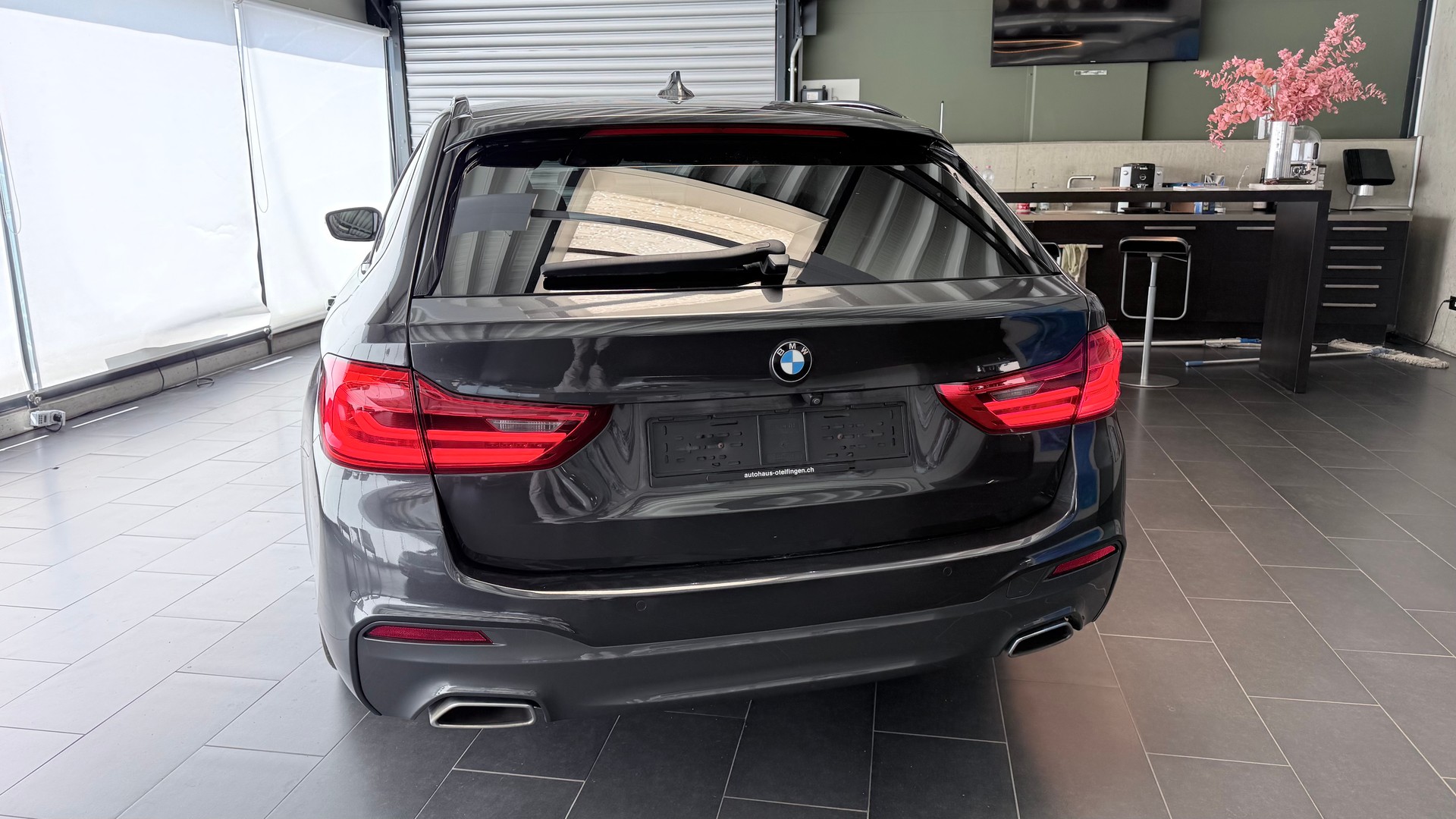 BMW 540d xDrive SAG Touring-image-18