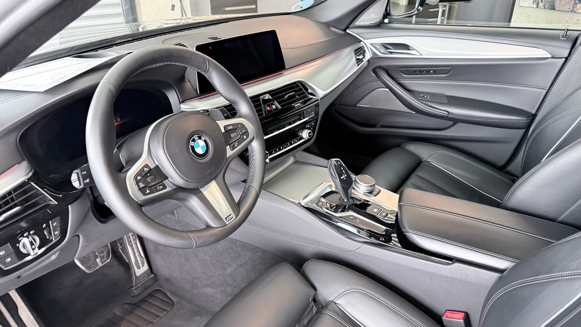 BMW 540d xDrive SAG Touring-image-11