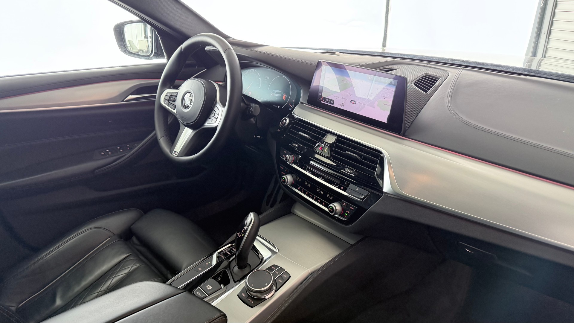 BMW 540d xDrive SAG Touring-image-21