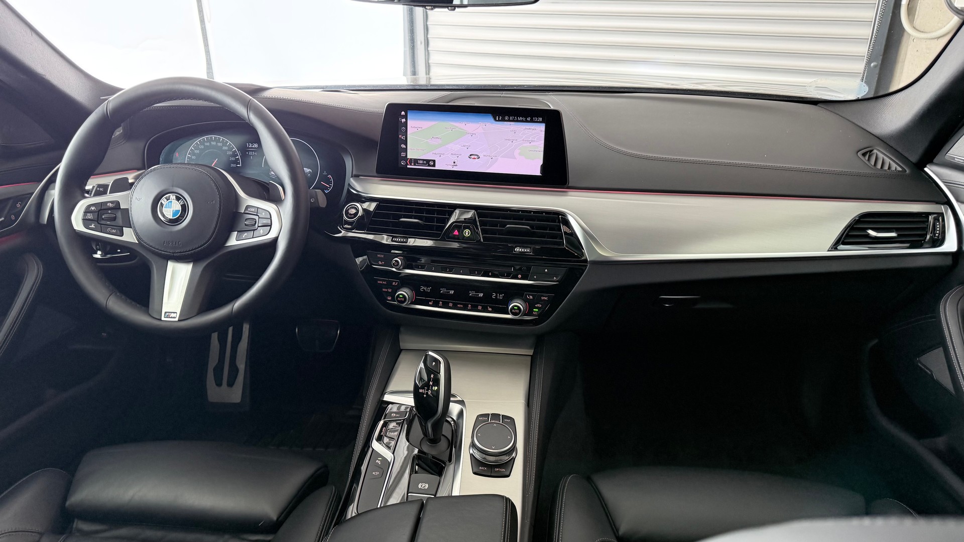 BMW 540d xDrive SAG Touring-image-22