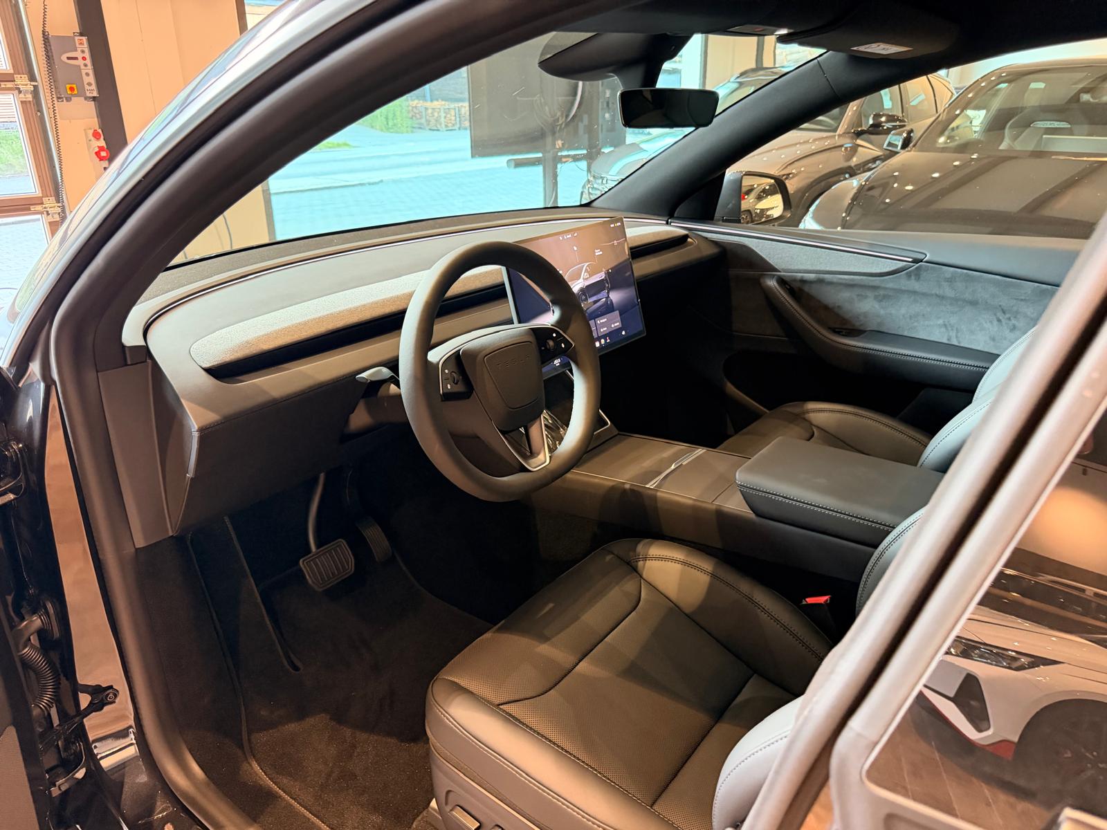TESLA Model Y Long Range Premium AWDđ„8-fachđ„-image-12