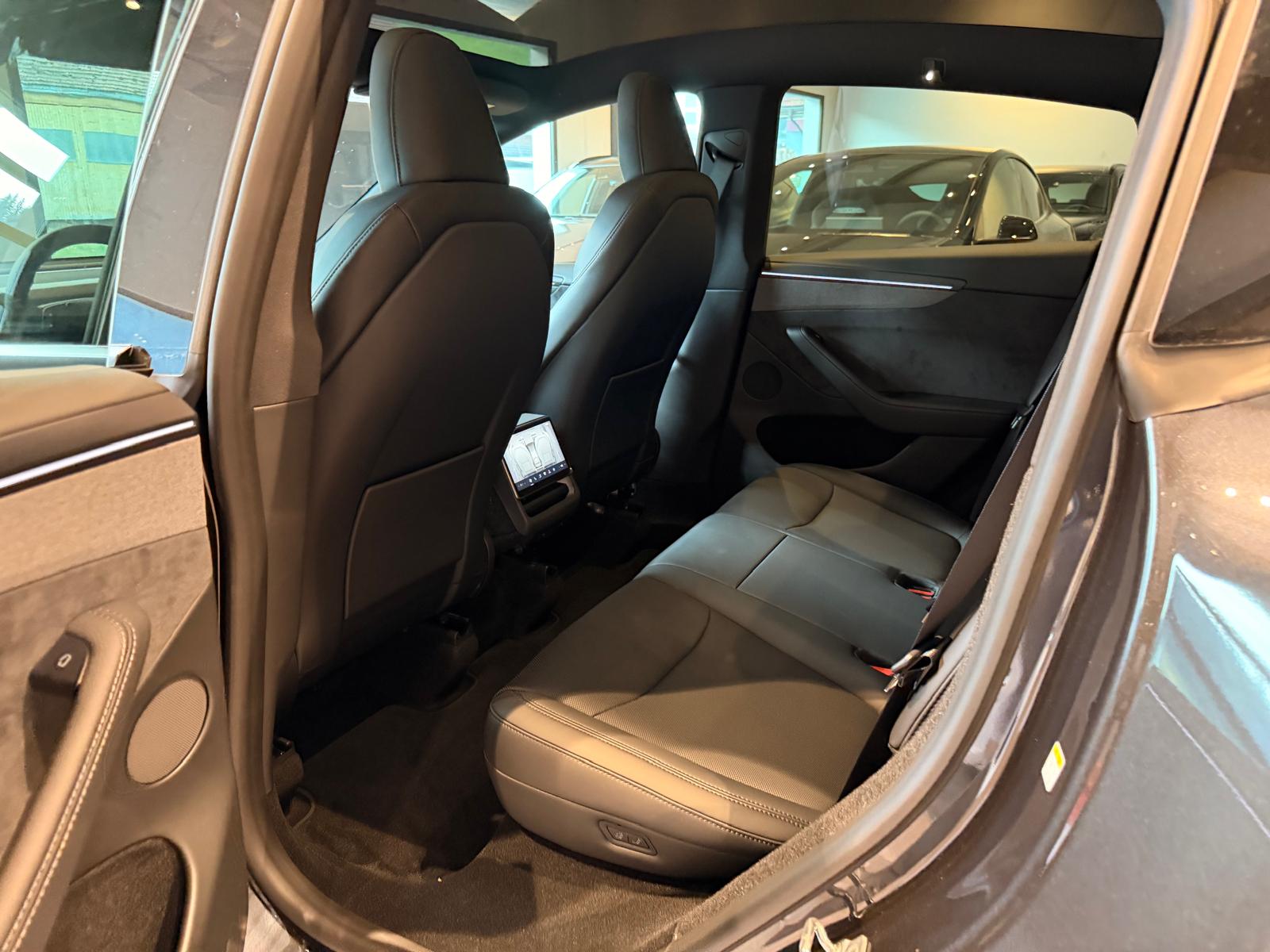 TESLA Model Y Long Range Premium AWDđ„8-fachđ„-image-17
