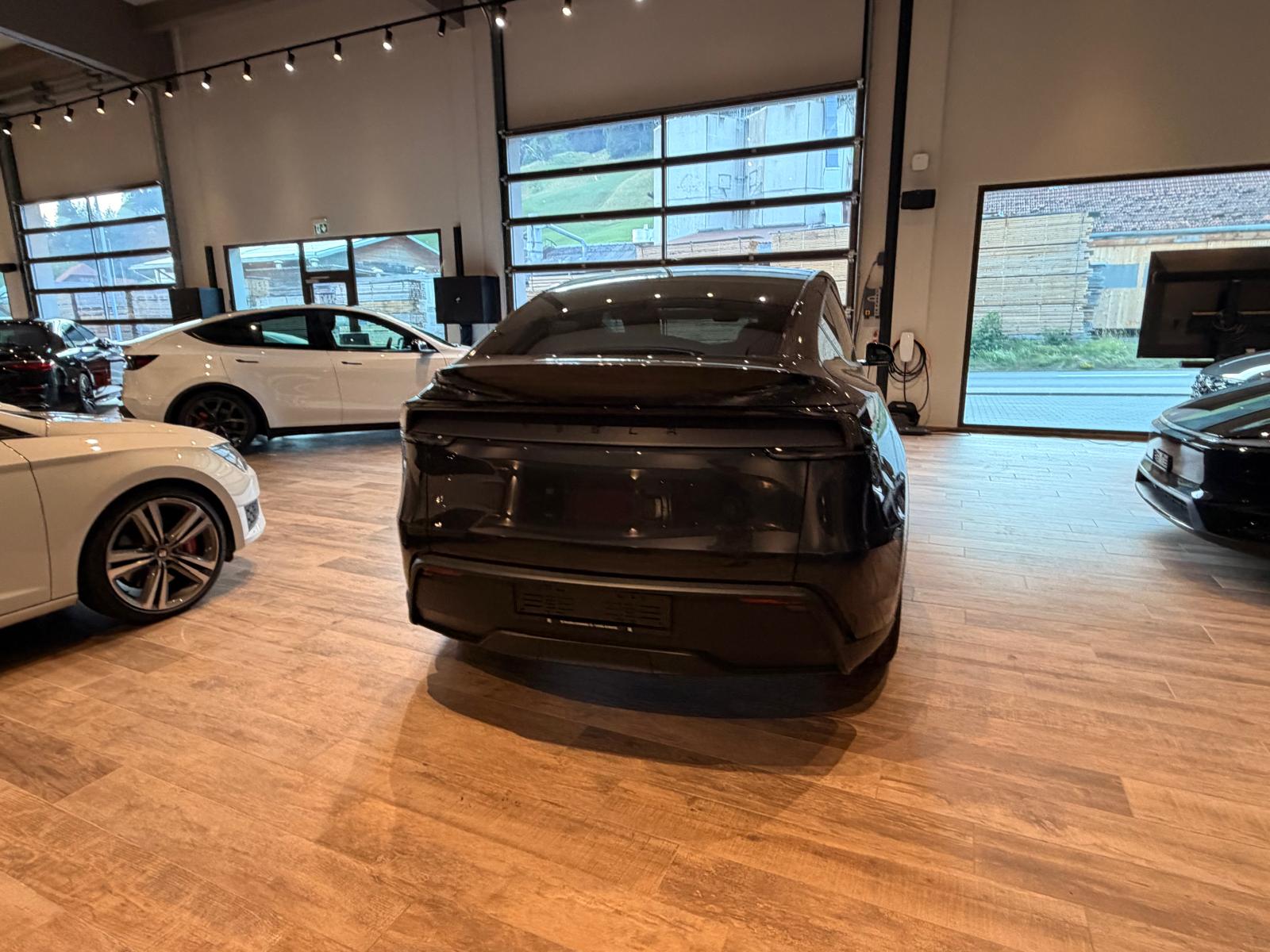 TESLA Model Y Long Range Premium AWDđ„8-fachđ„-image-10
