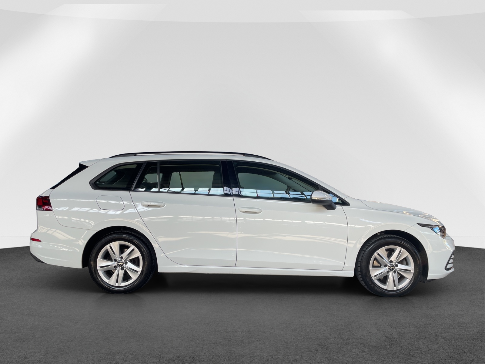VW Golf VIII Variant 2.0 TDI Life DSG-image-7