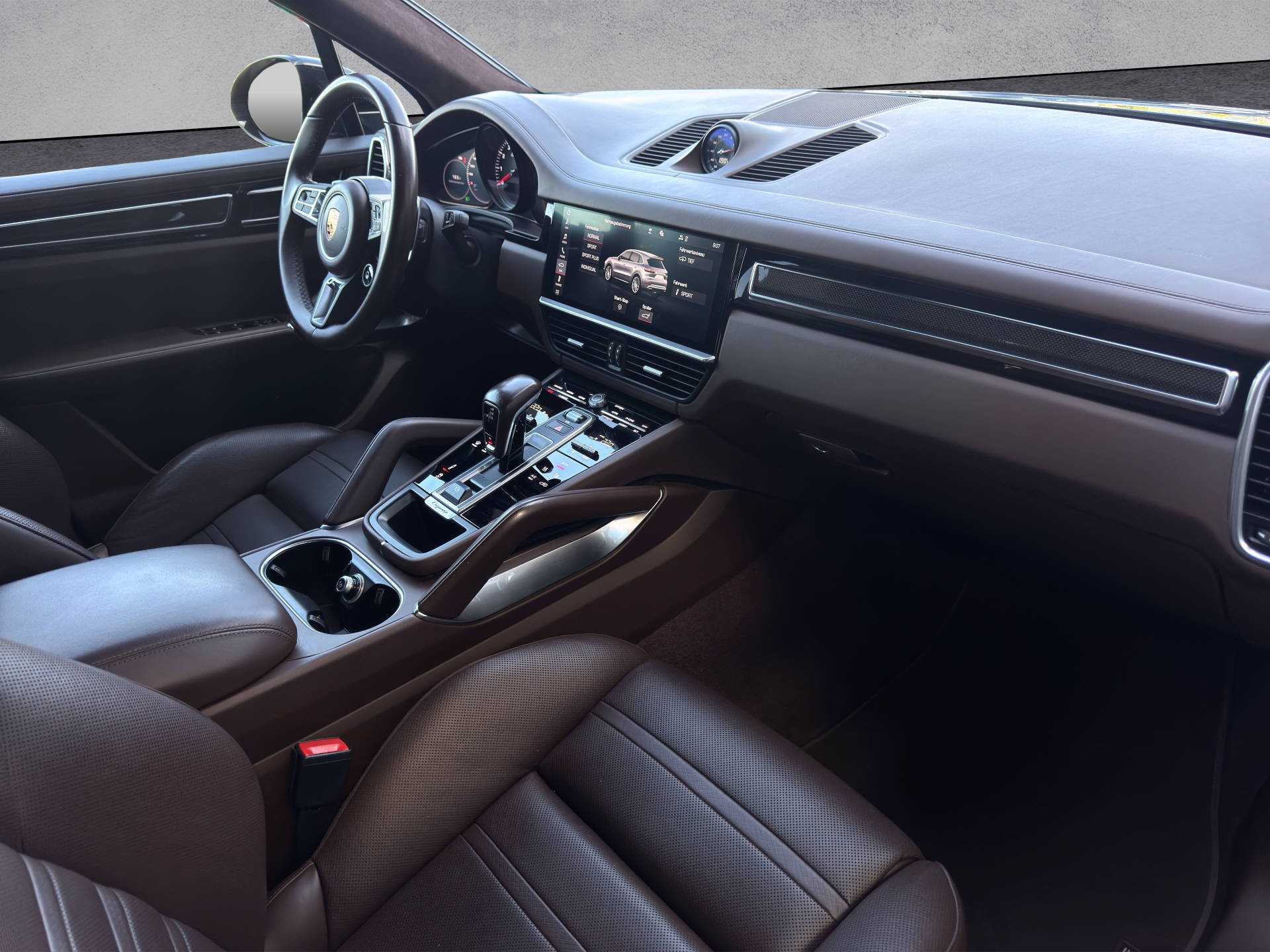 PORSCHE Cayenne Turbo-image-8