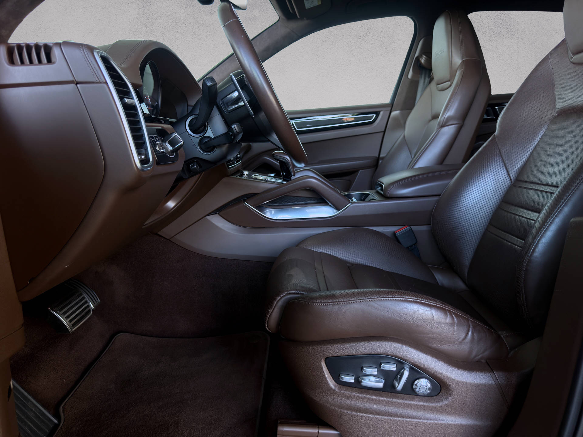PORSCHE Cayenne Turbo-image-7