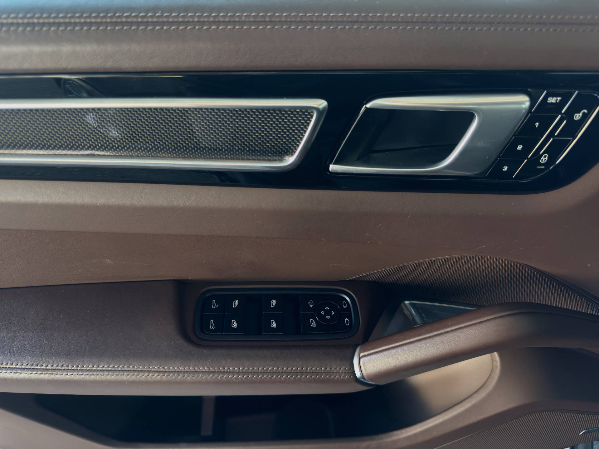 PORSCHE Cayenne Turbo-image-11