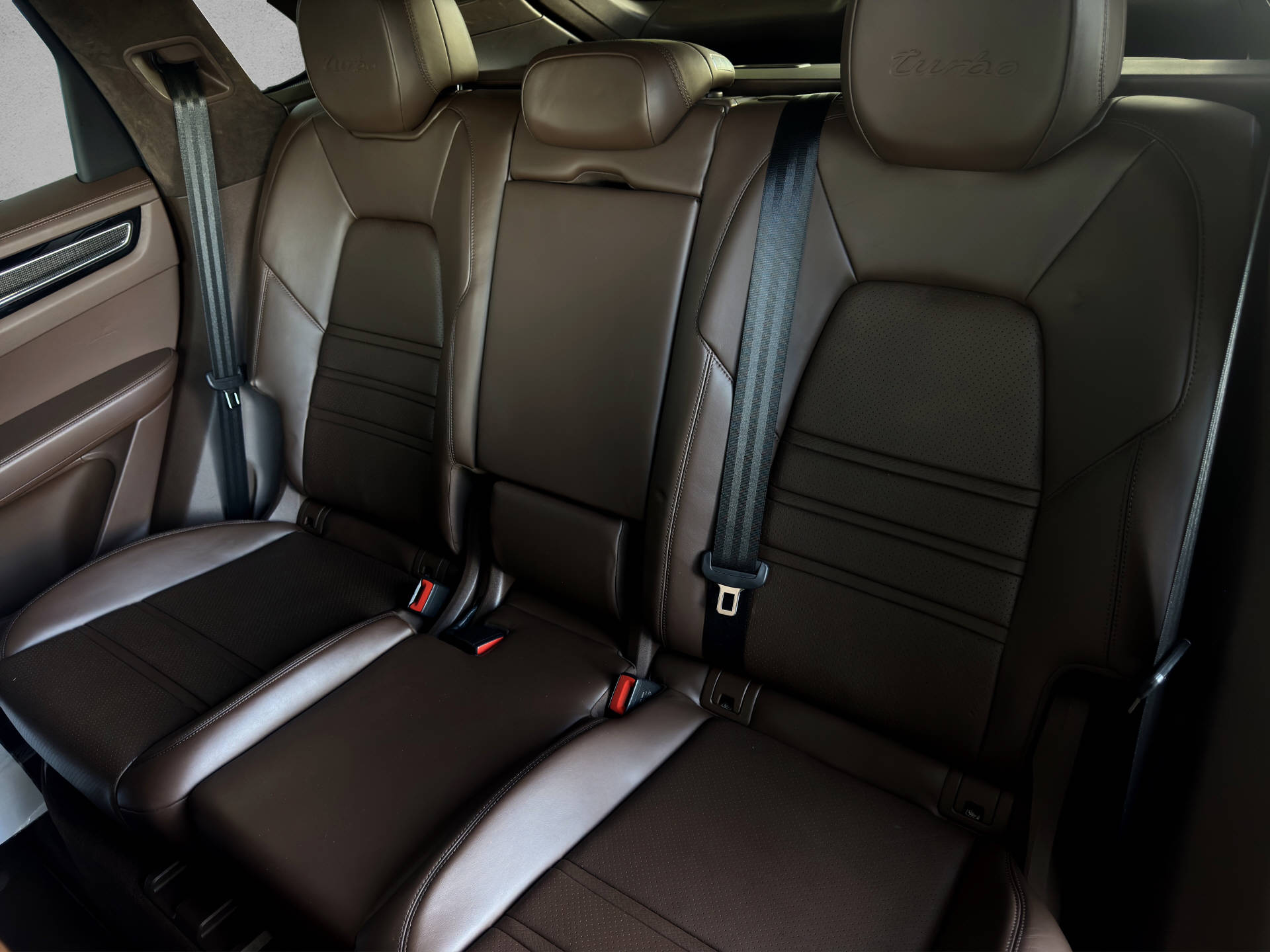 PORSCHE Cayenne Turbo-image-14