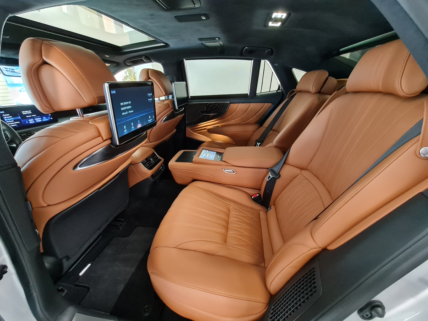 LEXUS LS 500h Excellence AWD-image-18