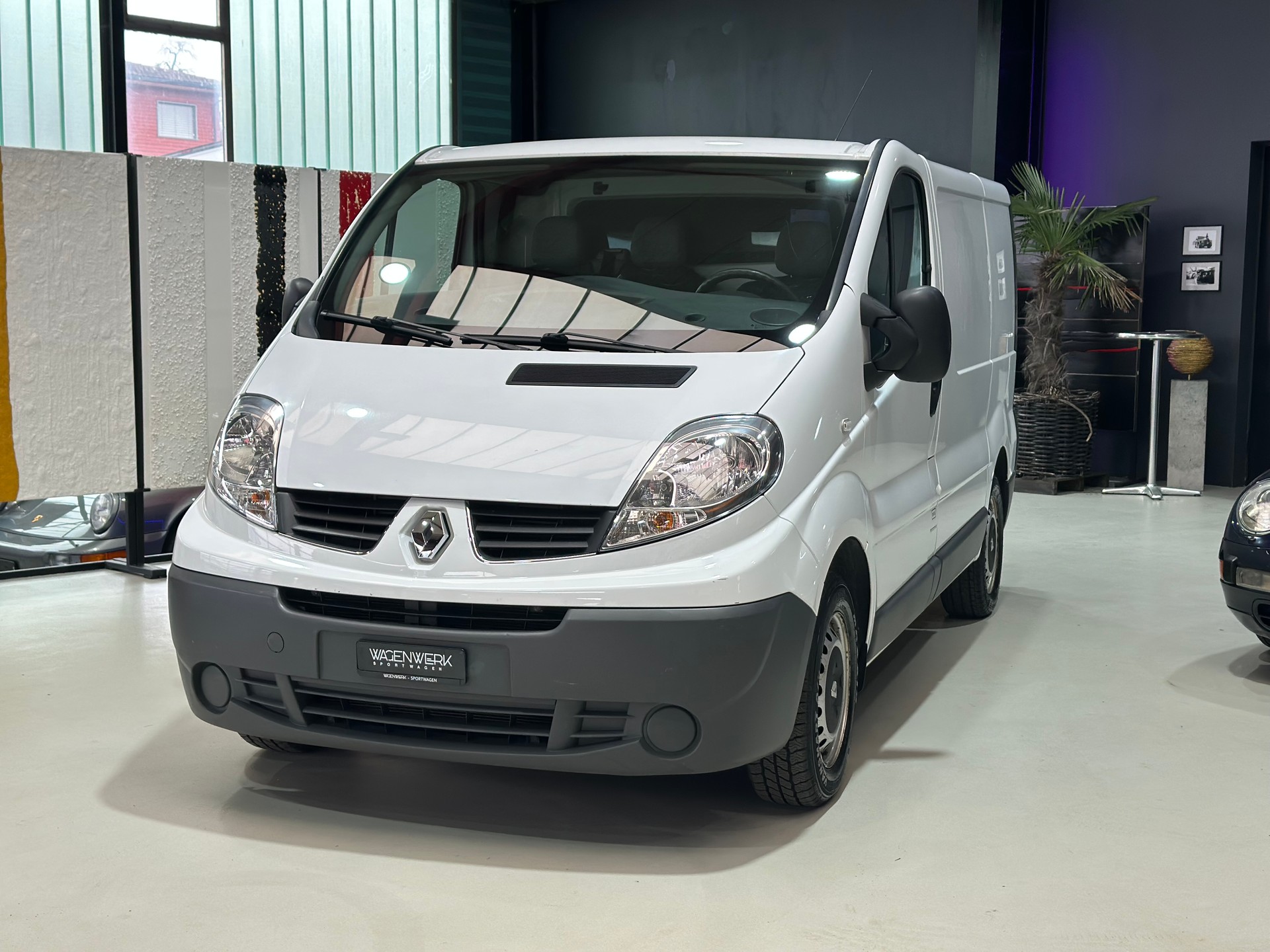 RENAULT Trafic 2.0 dCi 115 2.9t L1H1-image-1