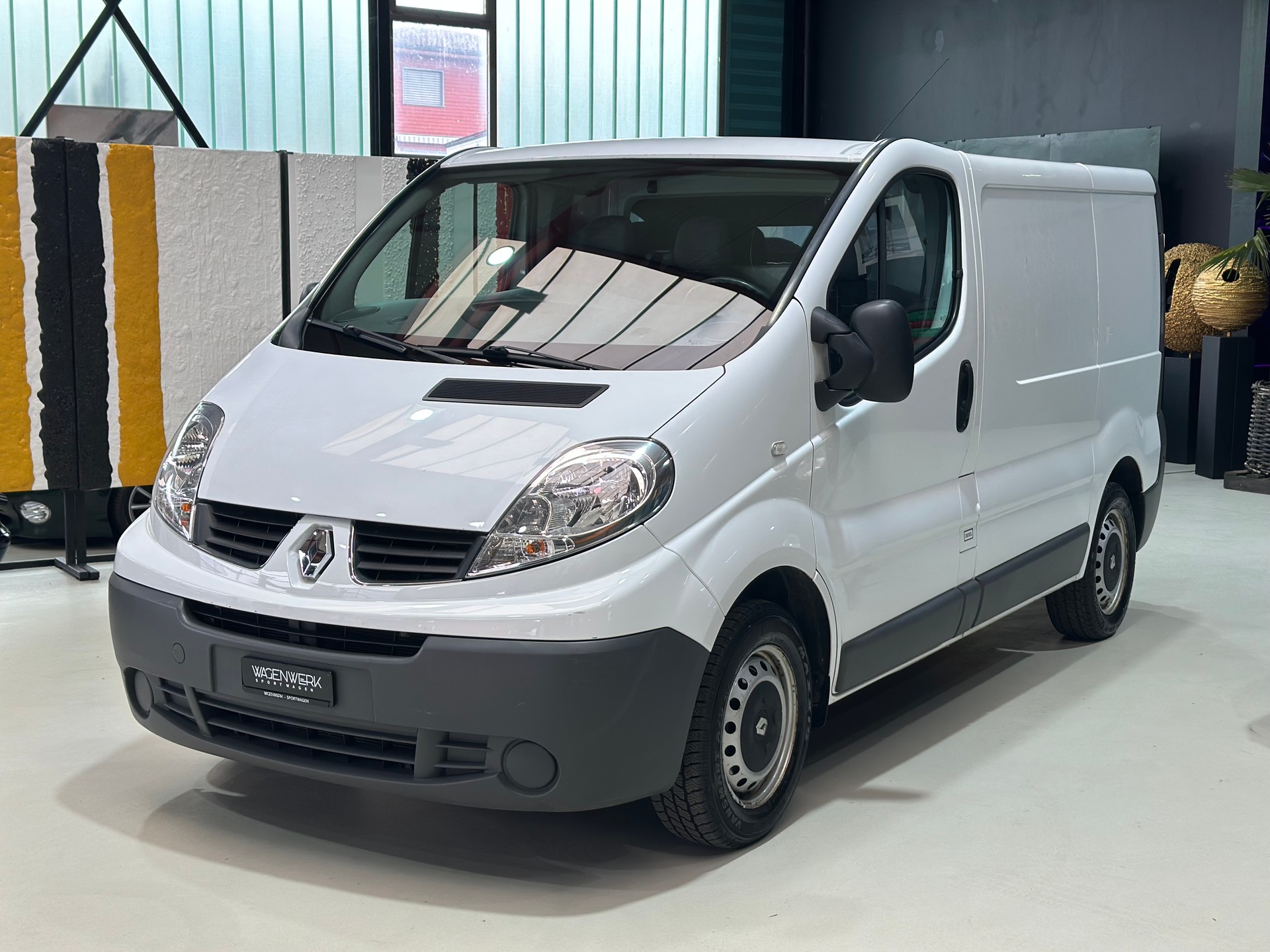 RENAULT Trafic 2.0 dCi 115 2.9t L1H1-image-16