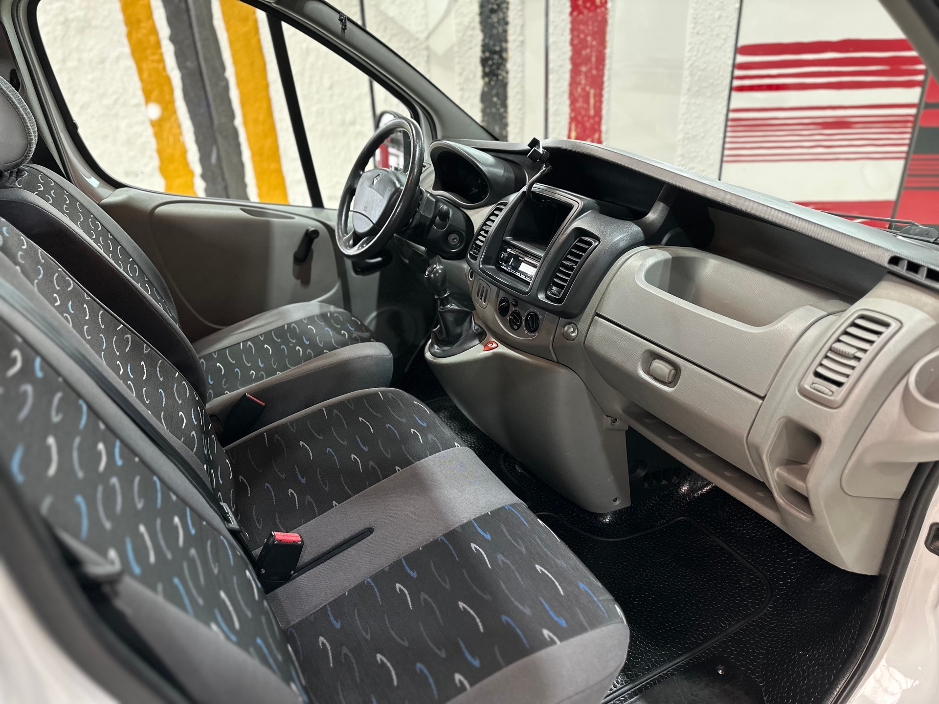 RENAULT Trafic 2.0 dCi 115 2.9t L1H1-image-14