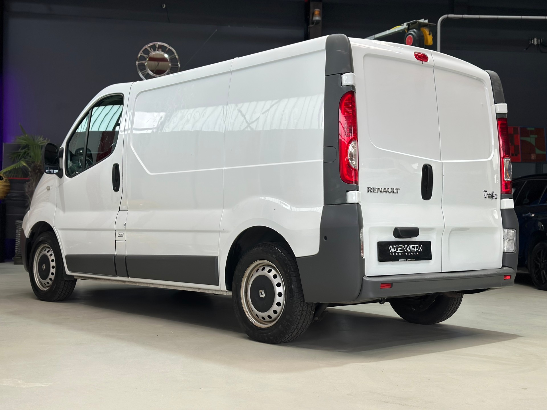 RENAULT Trafic 2.0 dCi 115 2.9t L1H1-image-8
