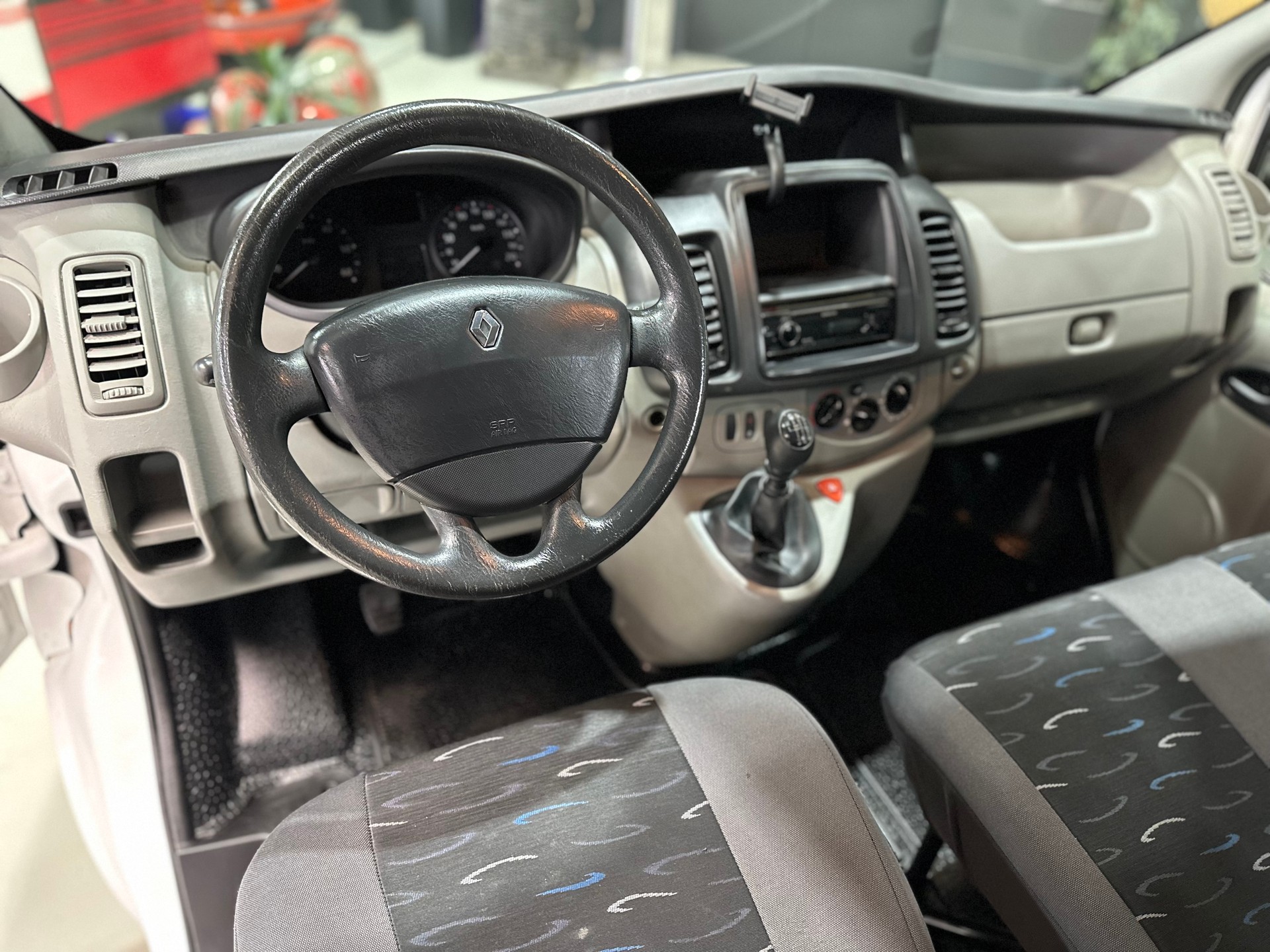 RENAULT Trafic 2.0 dCi 115 2.9t L1H1-image-15