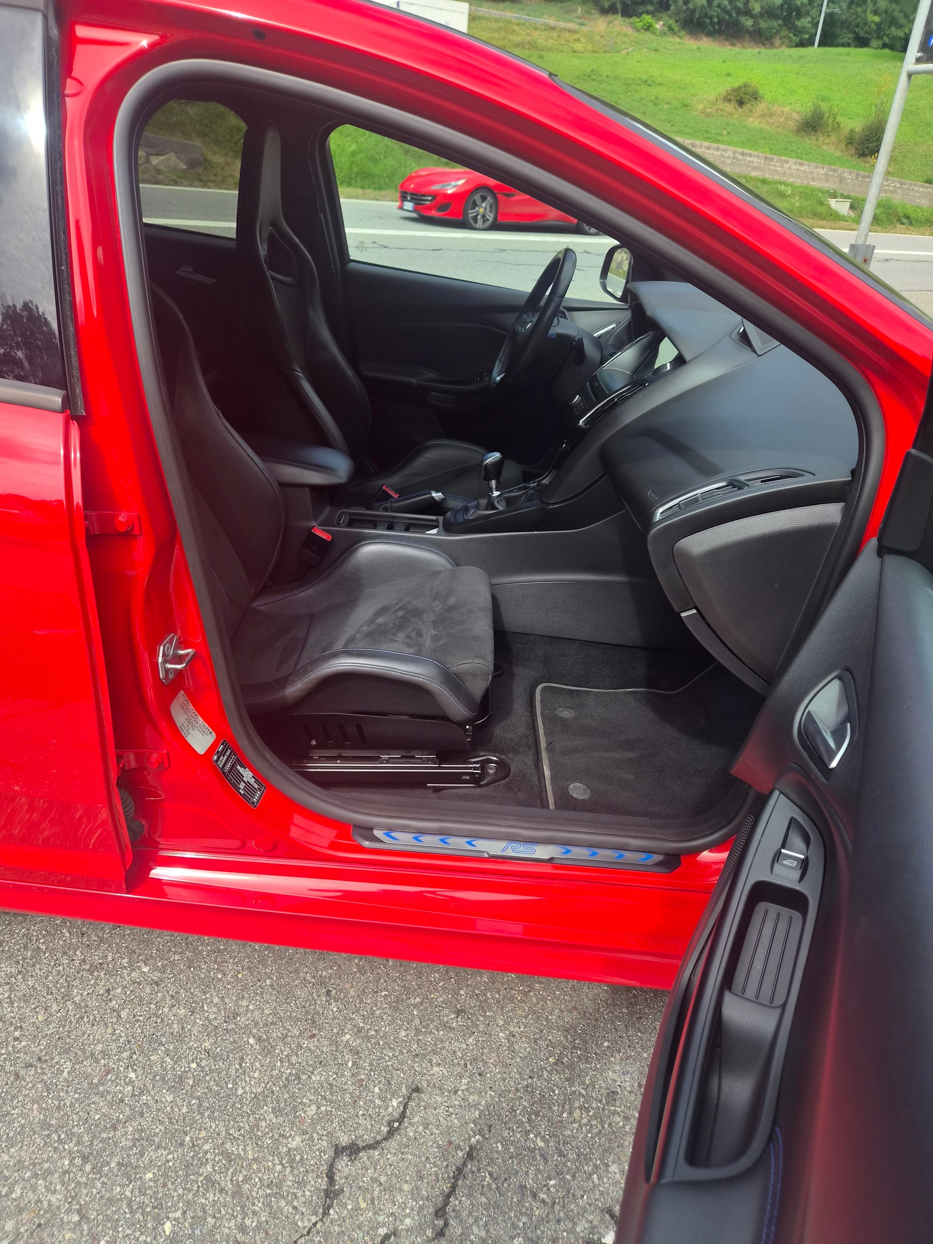 FORD Focus 2.3 EcoBoost RS+ Race Red Edition AWD-image-8