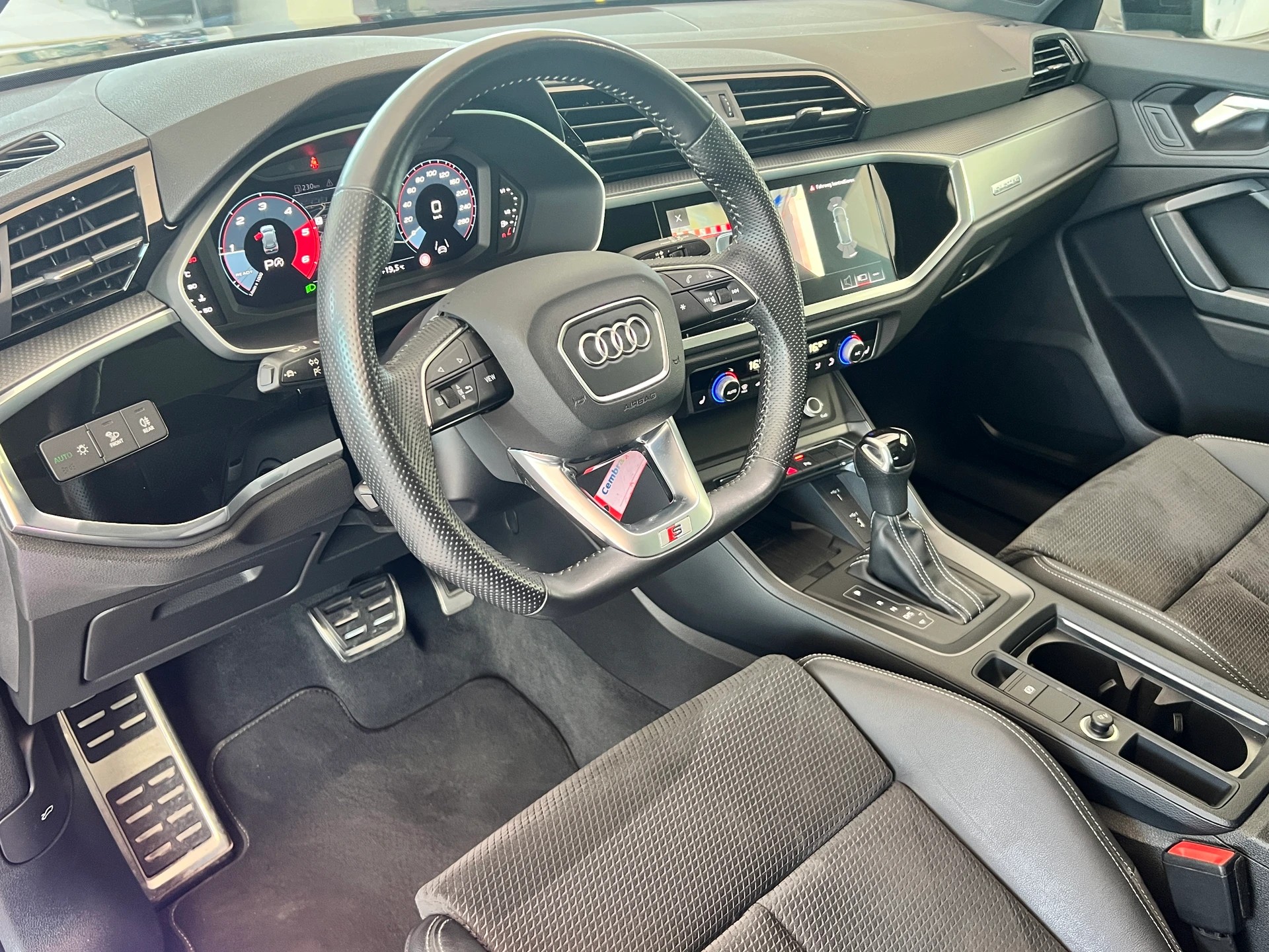 AUDI Q3 S line quattro S-tronic 2.0TDI 190PS-image-8