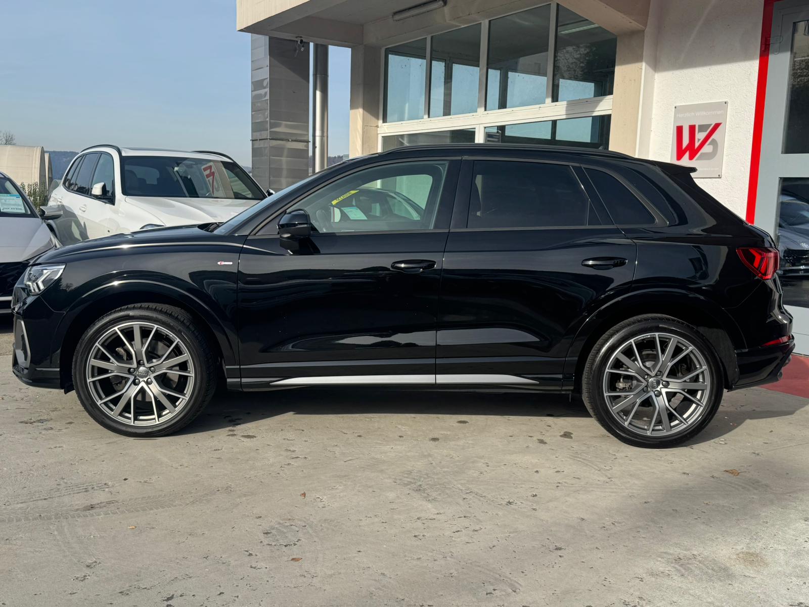 AUDI Q3 S line quattro S-tronic 2.0TDI 190PS-showroom-element-3