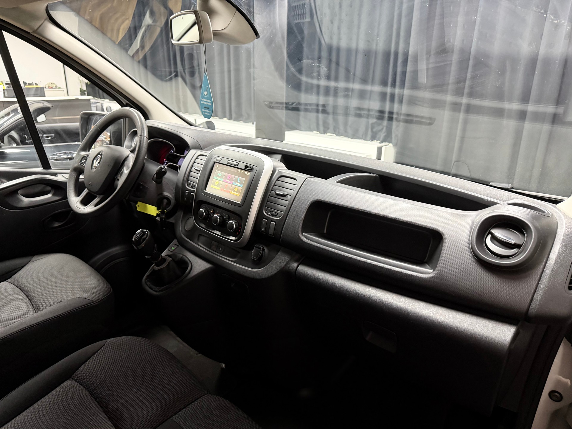 RENAULT Trafic 2.0 Energy dCi 120 3.0t Business L1H1-image-21