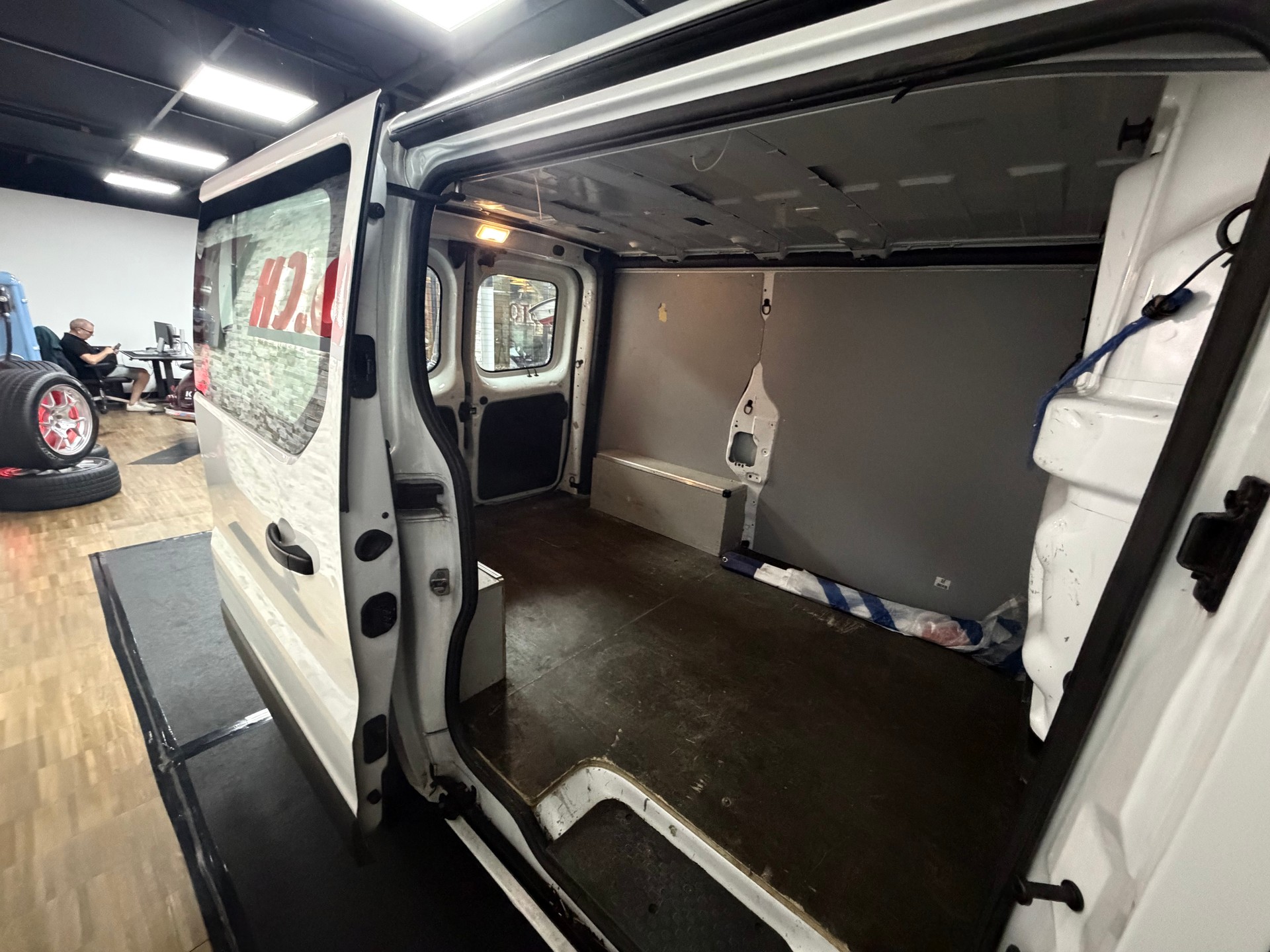 RENAULT Trafic 2.0 Energy dCi 120 3.0t Business L1H1-image-19
