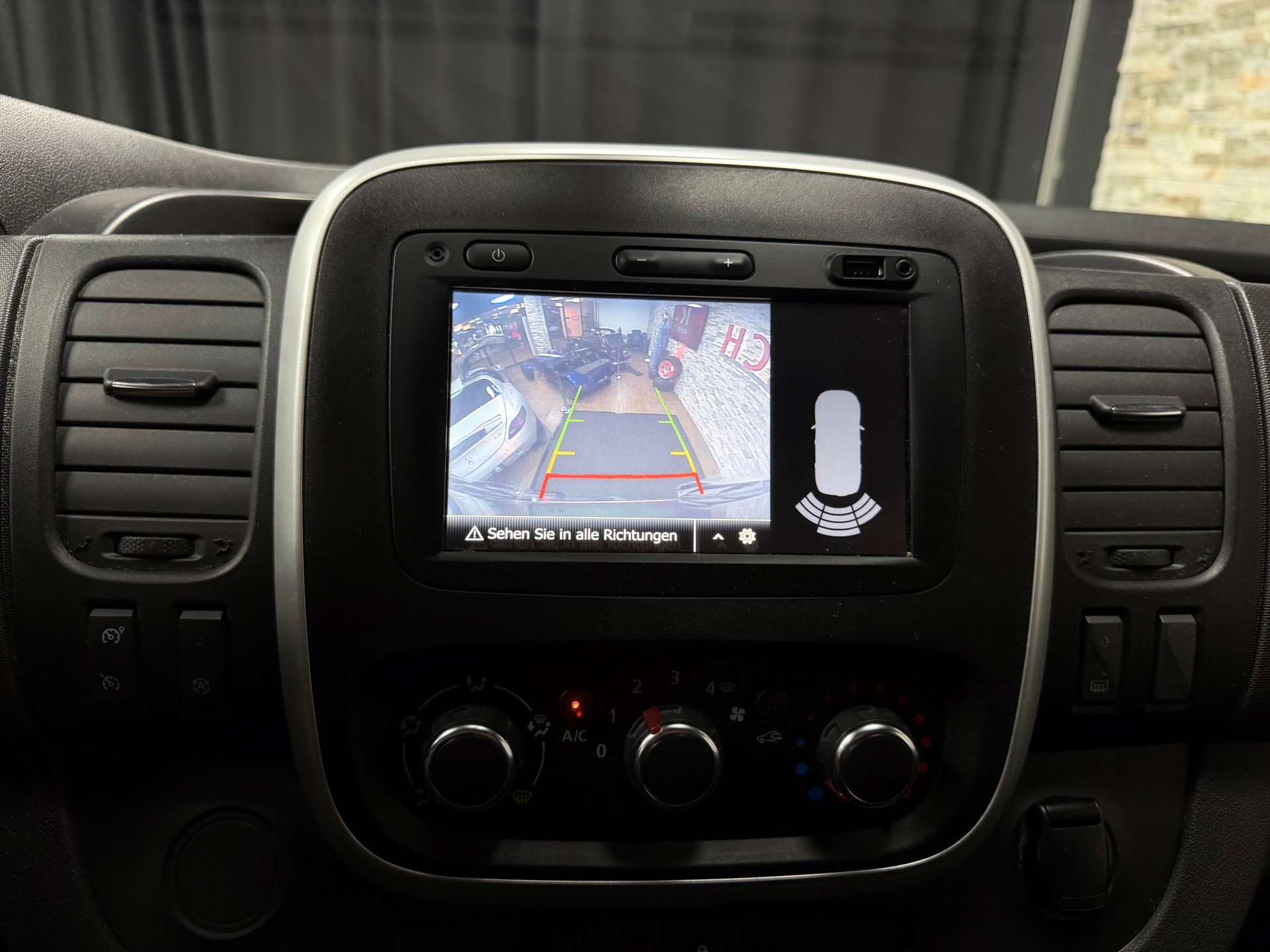 RENAULT Trafic 2.0 Energy dCi 120 3.0t Business L1H1-image-16