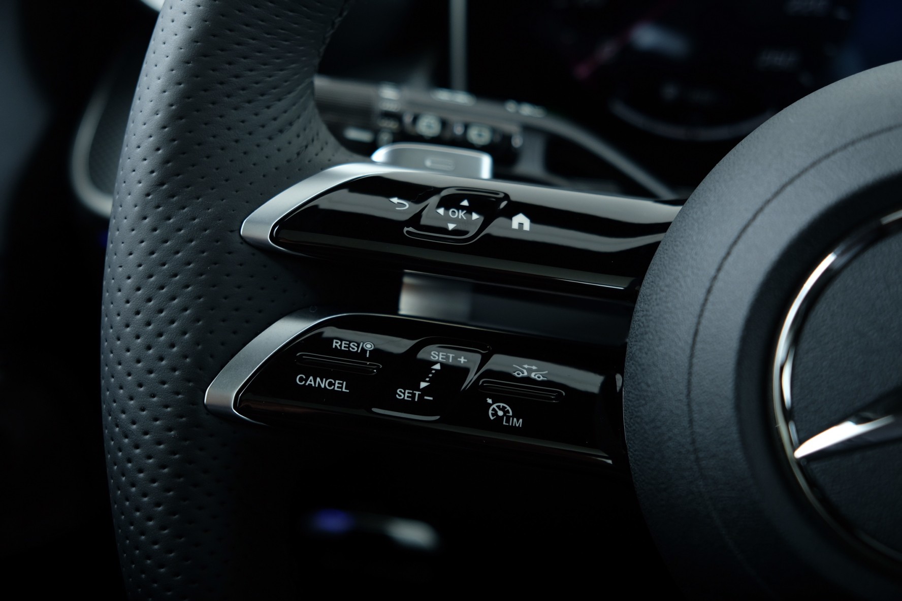MERCEDES-BENZ GLC 300 e AMG Line 4matic X254-image-9