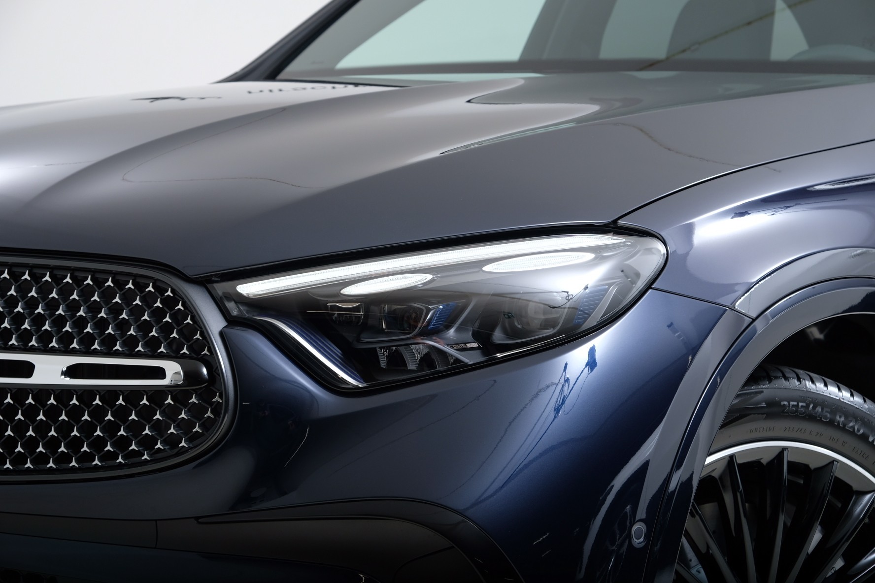 MERCEDES-BENZ GLC 300 e AMG Line 4matic X254-showroom-element-1