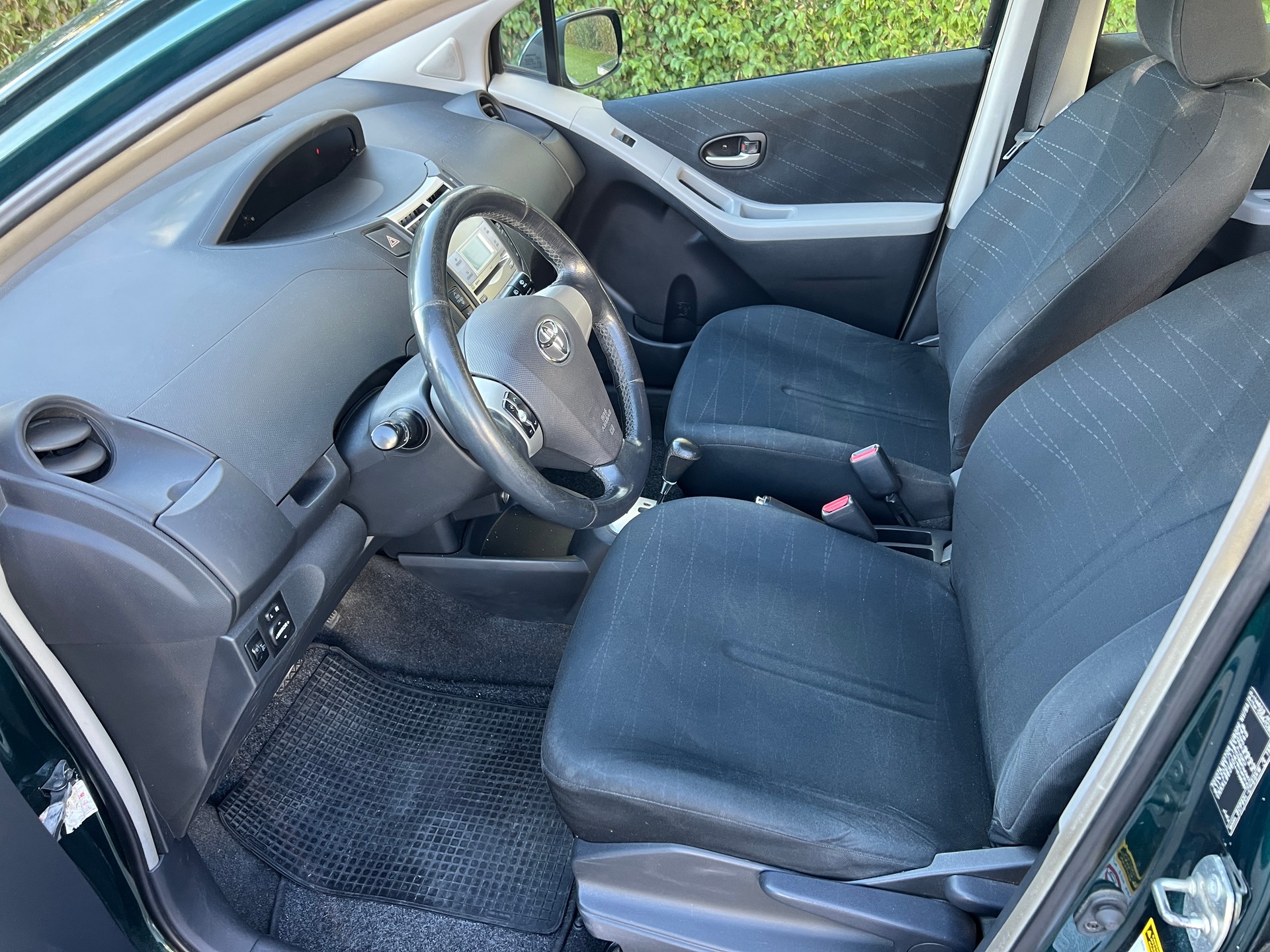 TOYOTA Yaris 1.3 Linea Sol-image-7