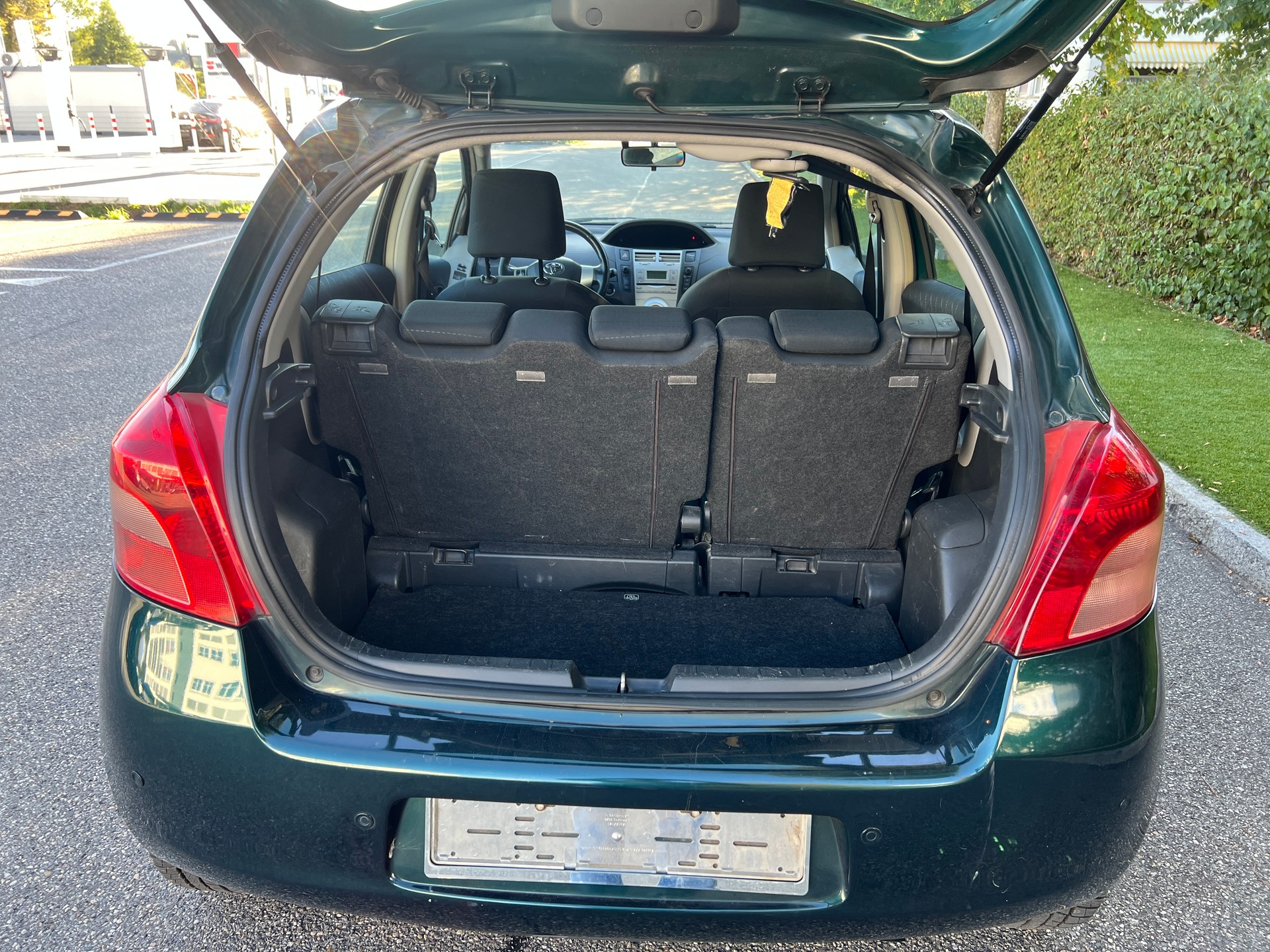 TOYOTA Yaris 1.3 Linea Sol-image-11