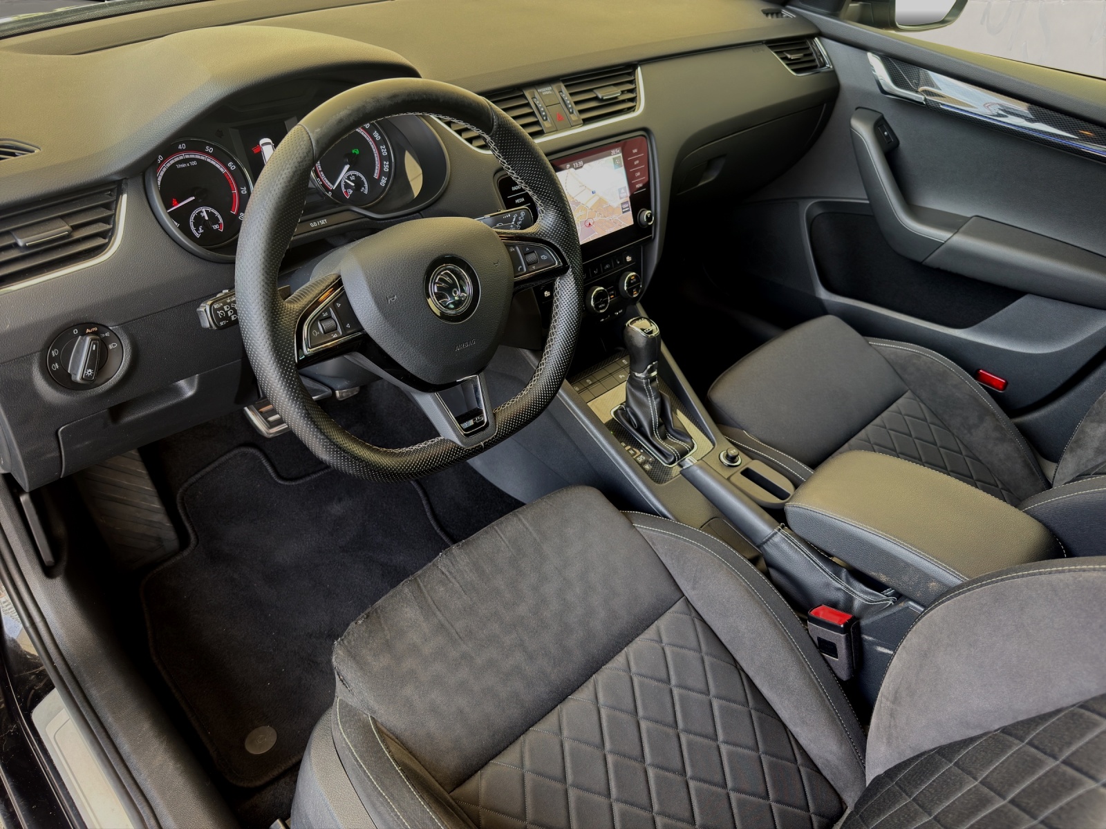 SKODA Octavia Combi 2.0 TSI RS DSG 230PS*-image-11