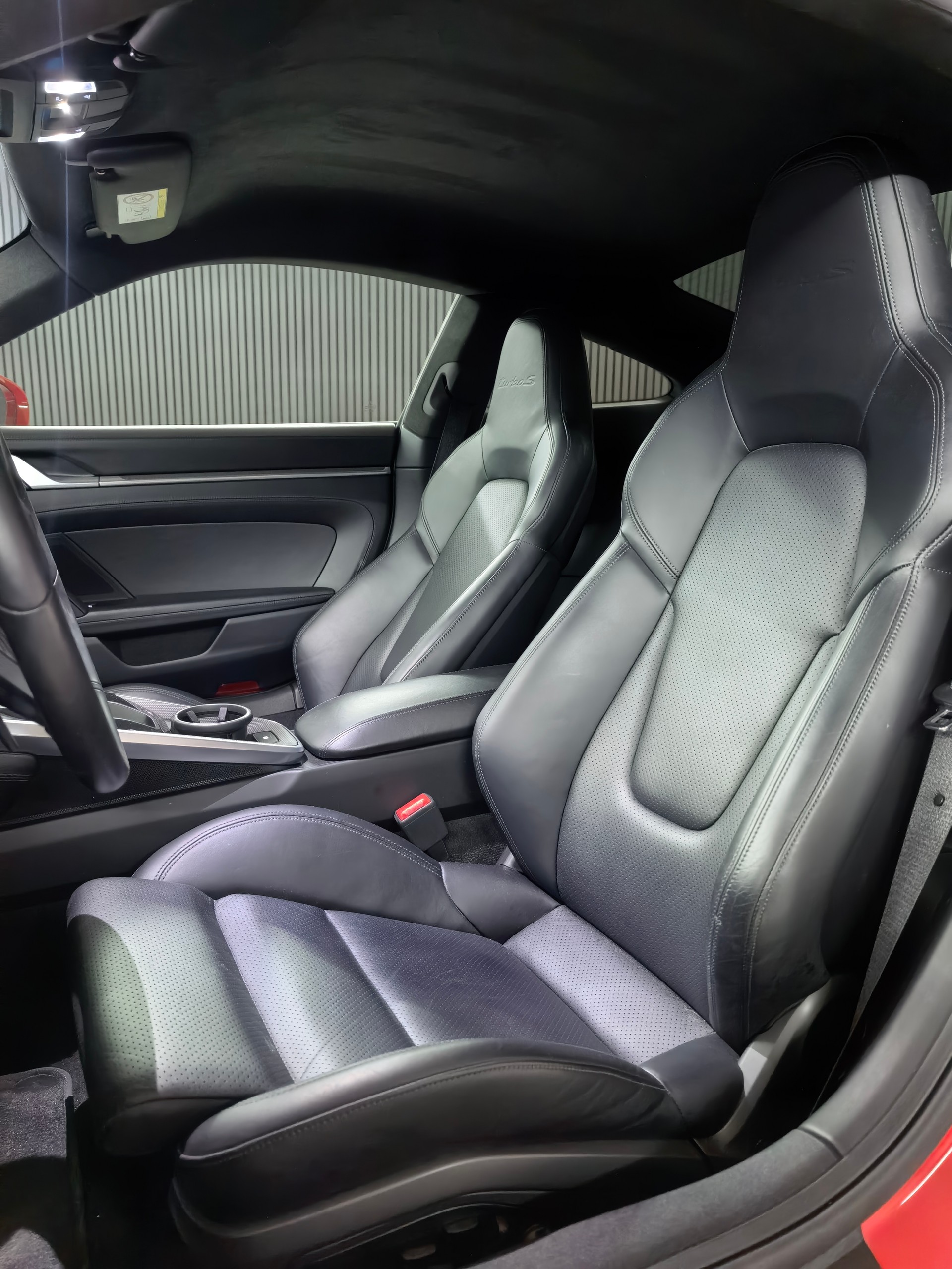PORSCHE 911 Turbo S PDK-showroom-element-3