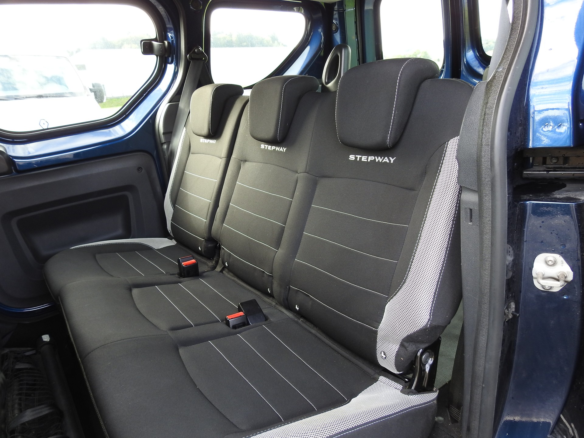 DACIA Dokker 1.6 16V Stepway-image-13