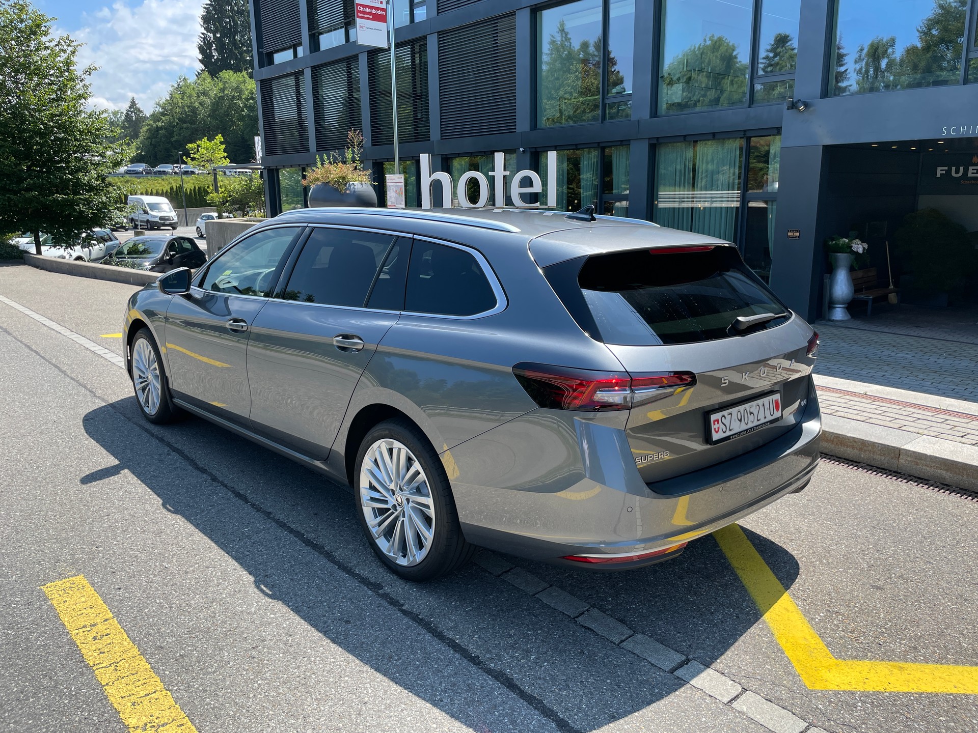 SKODA Superb Combi 2.0 TDi L&K 4x4 DSG-image-10