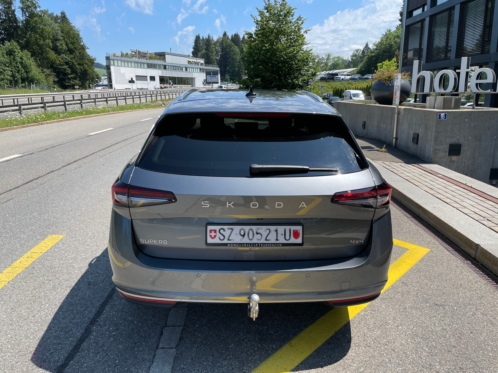 SKODA Superb Combi 2.0 TDi L&K 4x4 DSG-image-6