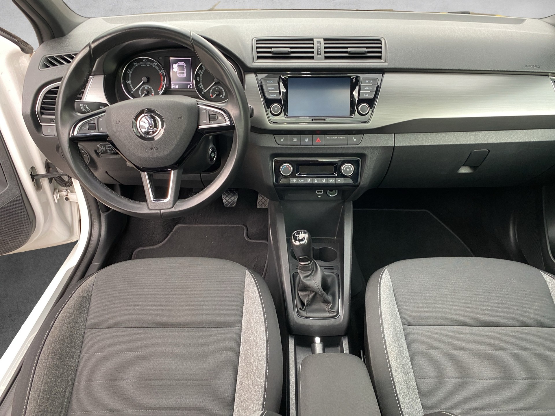 SKODA Fabia Combi 1.0 TSI Ambition-image-9