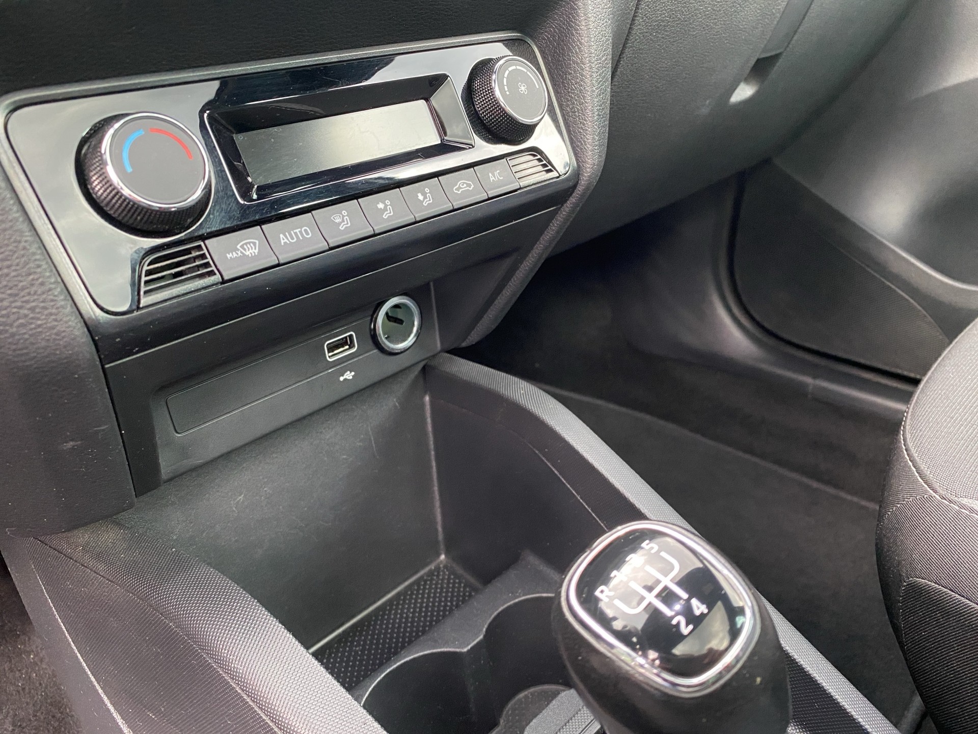 SKODA Fabia Combi 1.0 TSI Ambition-image-14