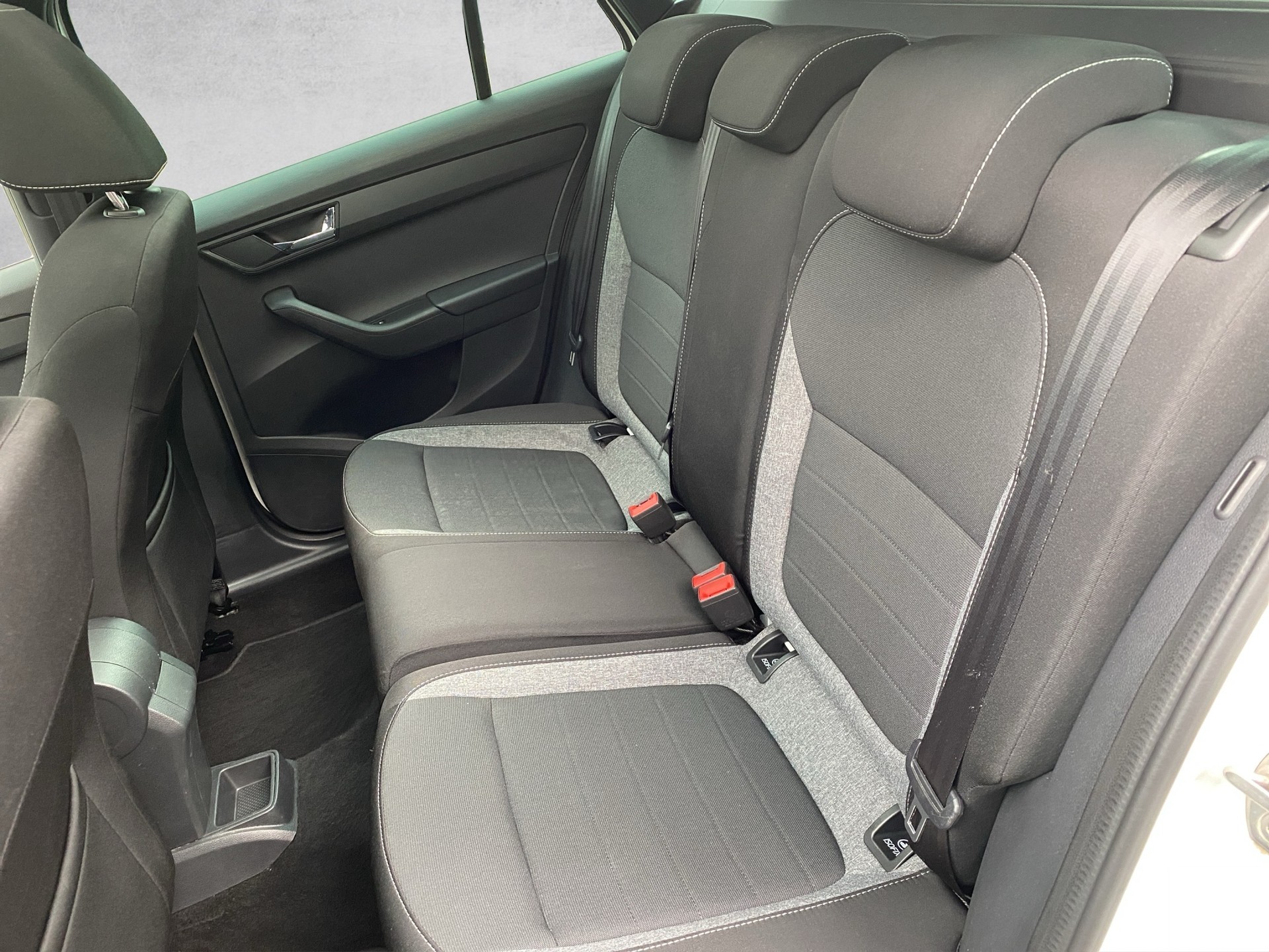 SKODA Fabia Combi 1.0 TSI Ambition-image-15