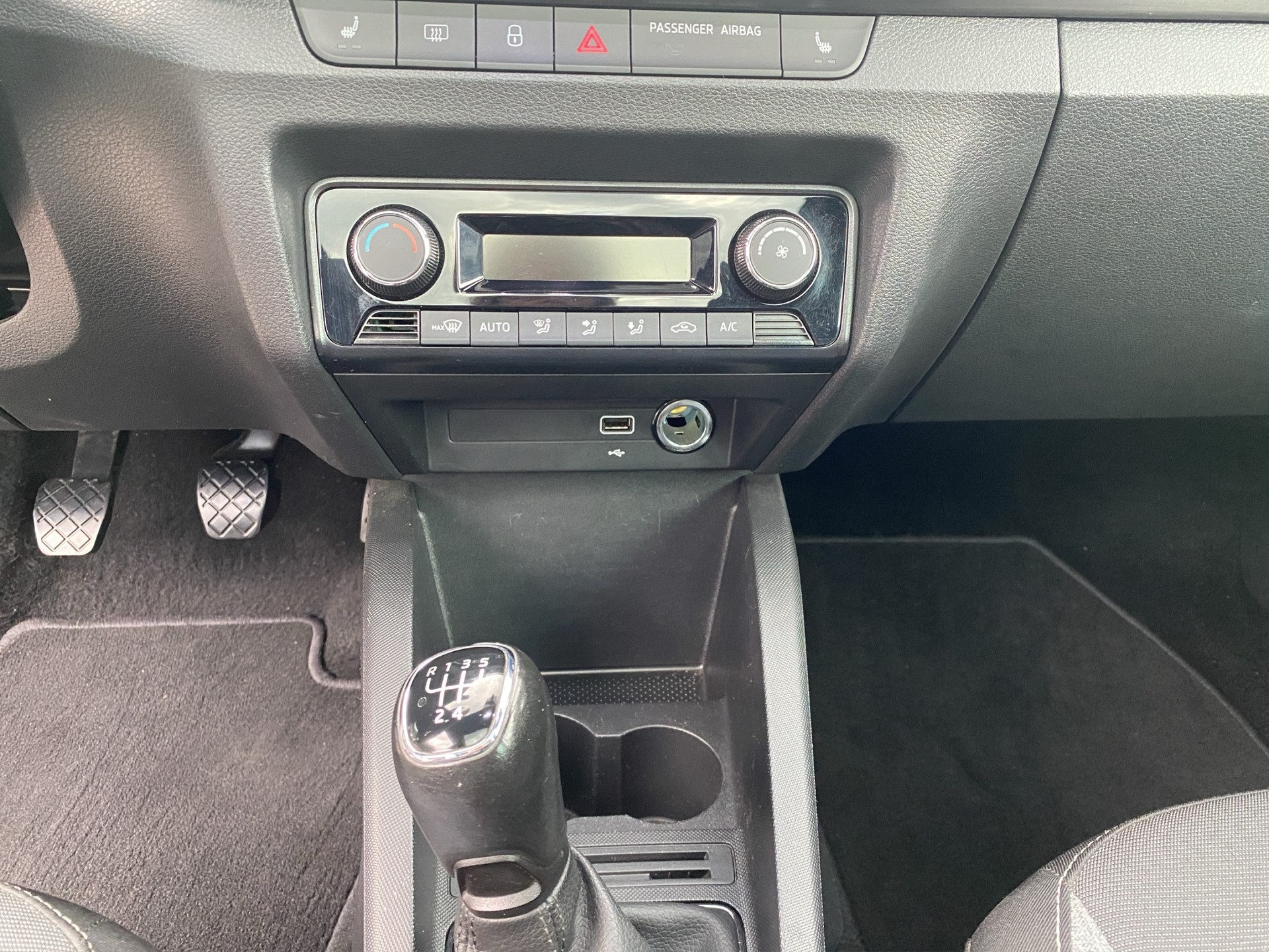 SKODA Fabia Combi 1.0 TSI Ambition-image-12